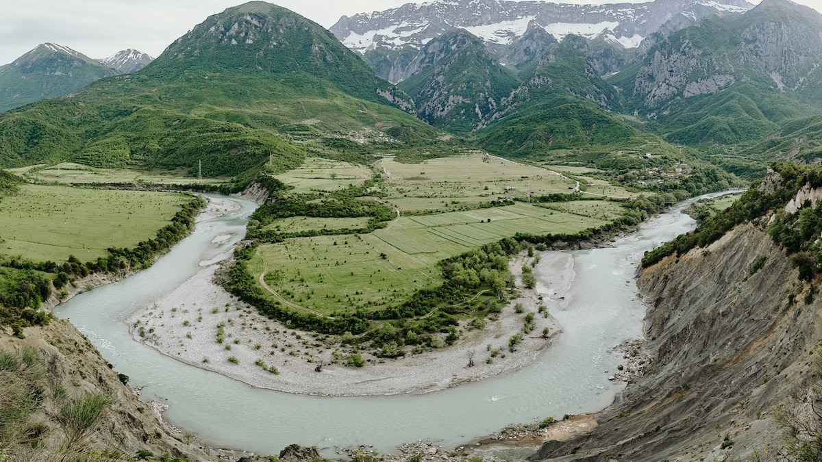 Will dams spoil one of Europe’s last wild rivers? 1 Will dams spoil one of Europe’s last wild rivers?