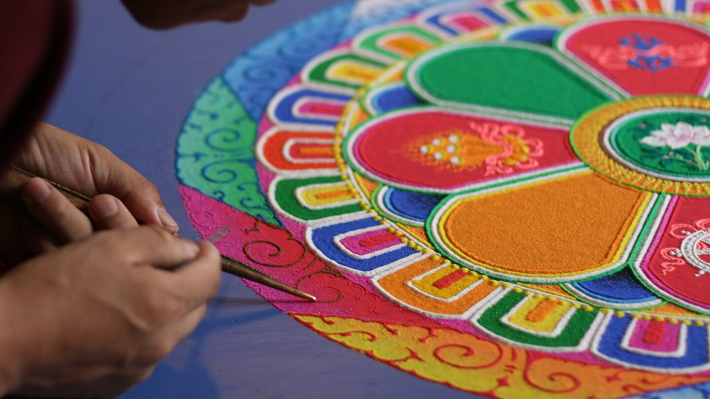 People create patterns called&nbsp;rangoli&nbsp;on the floor using colored powders or sand.