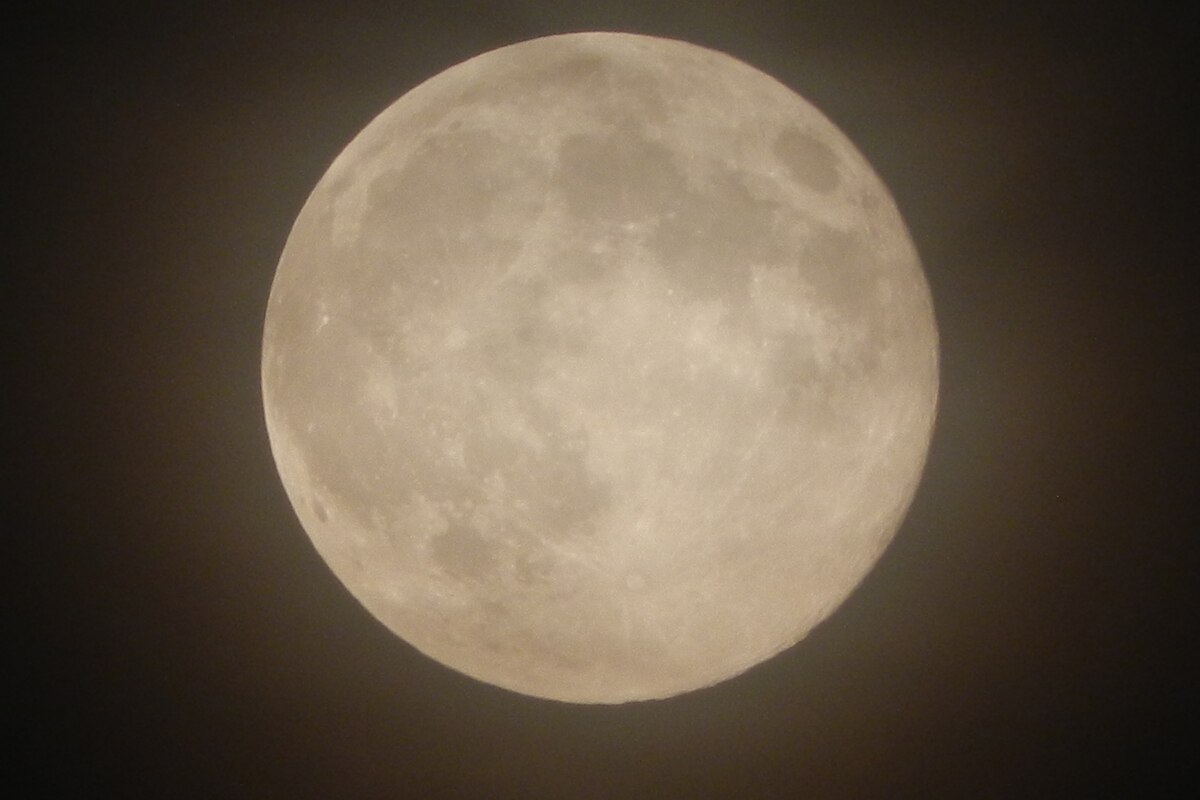 Photo Tips: Shooting the Moon
