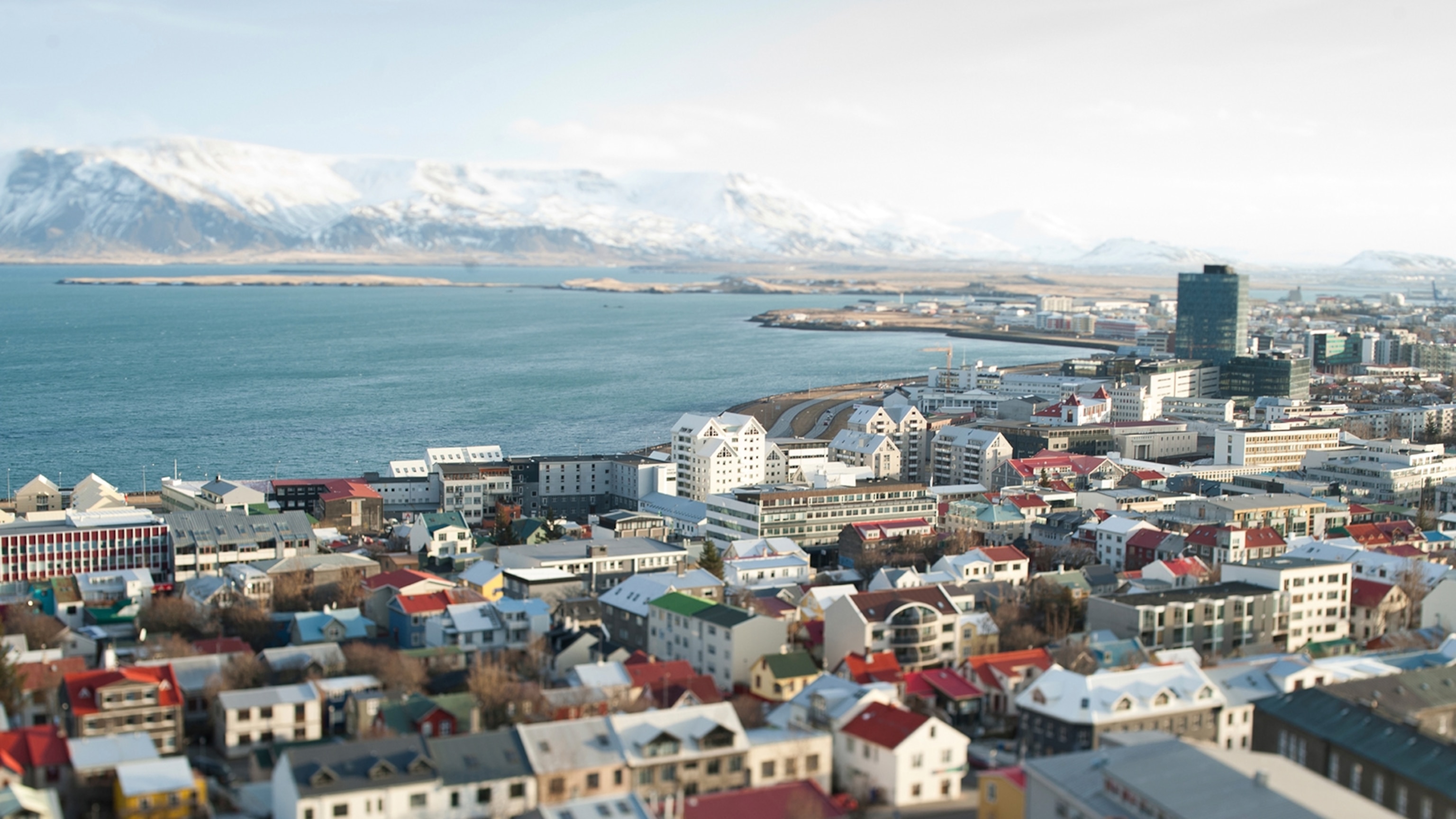 What Countries Border Iceland