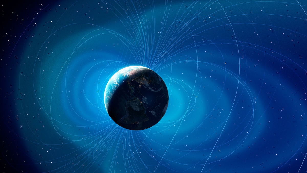Earth's shifting magnetic poles don't cause climate change—the conspiracy  theory debunked | National Geographic