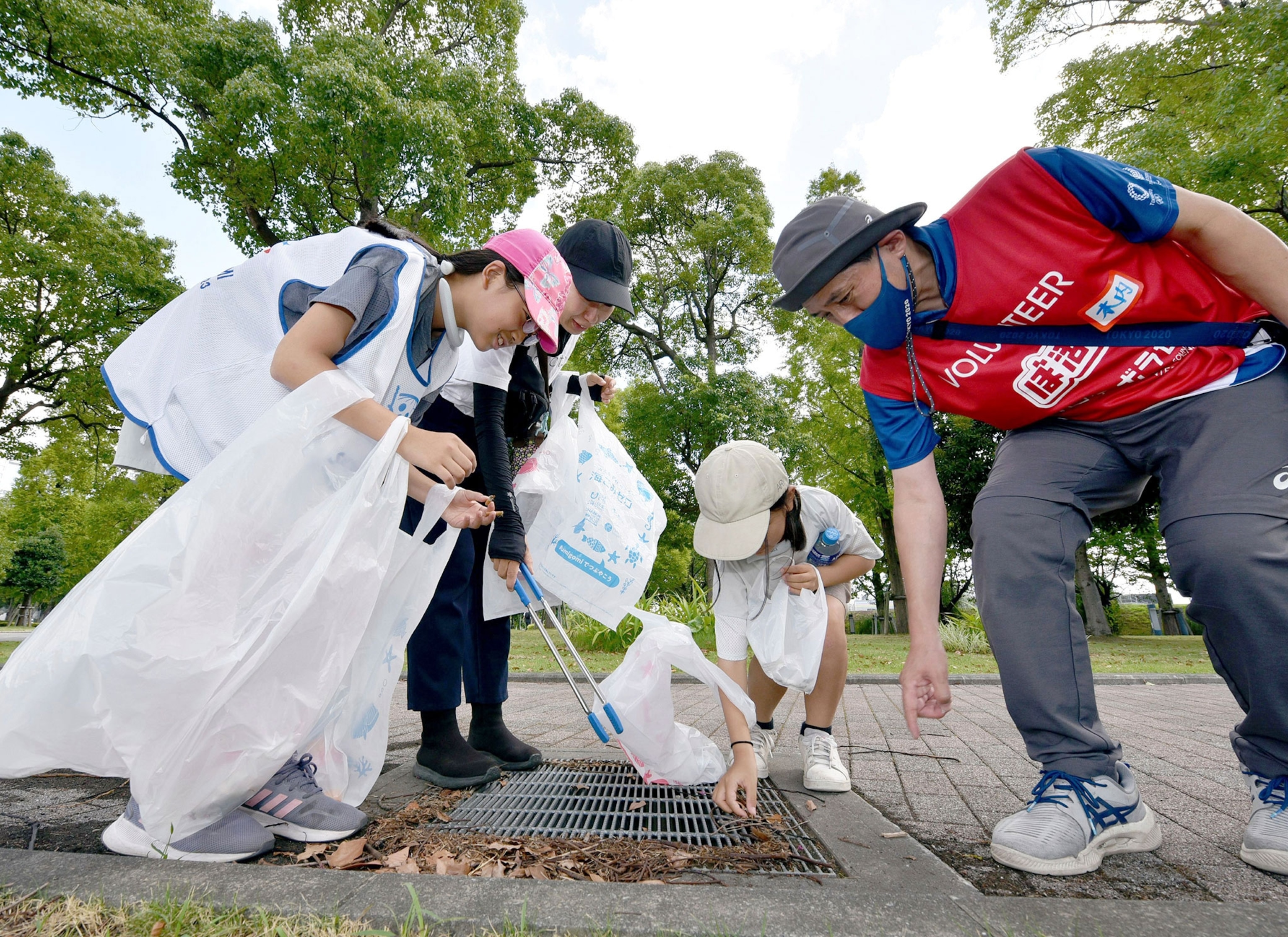 Participants gather trash during SPOGOMI World Cup in Tokyo.