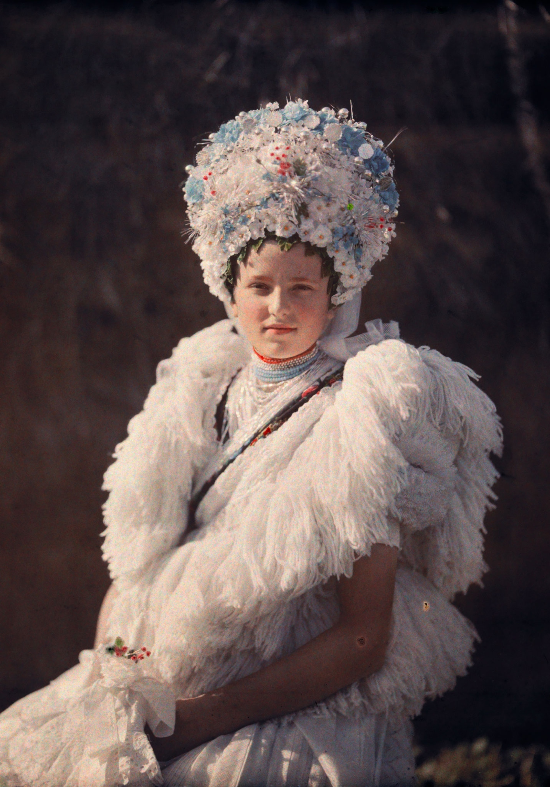 girl in Hungary wearing verein fashion autochrome