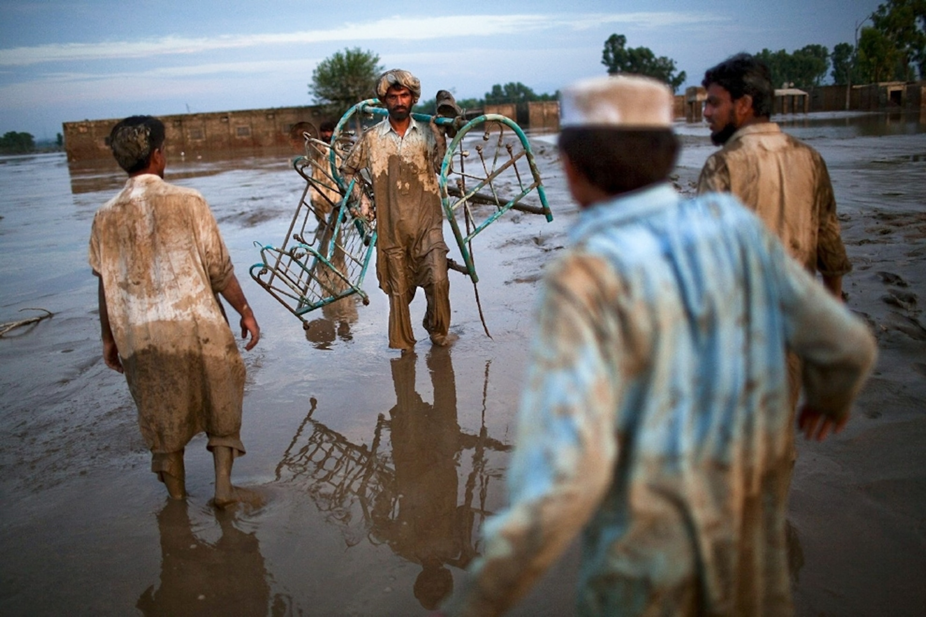 Pakistani residents removing furniture from their homes during the Pakistan floods