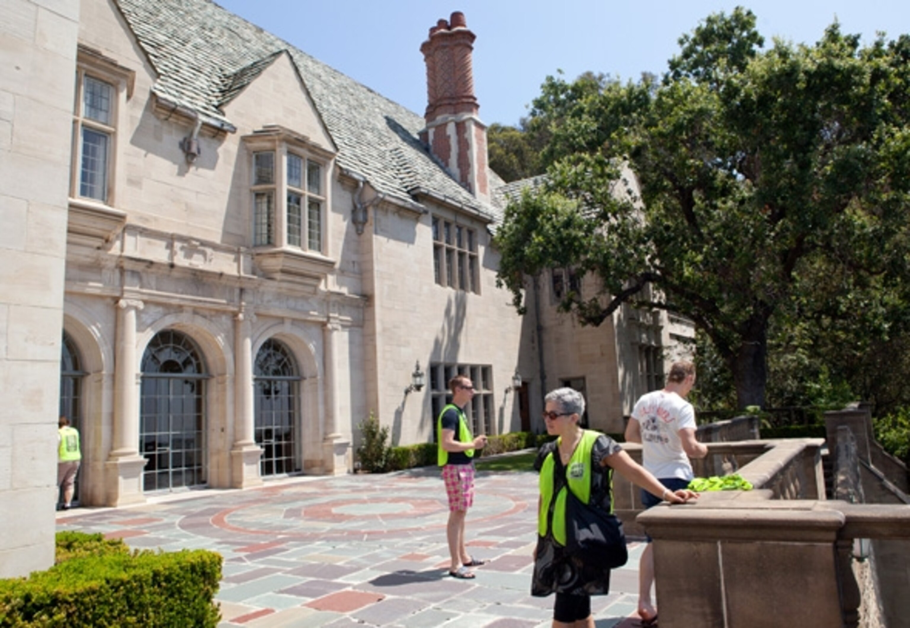 Fellow tour-goers exploring the 16-acre grounds of Greystone Mansion. (Photograph by Shannon Switzer)