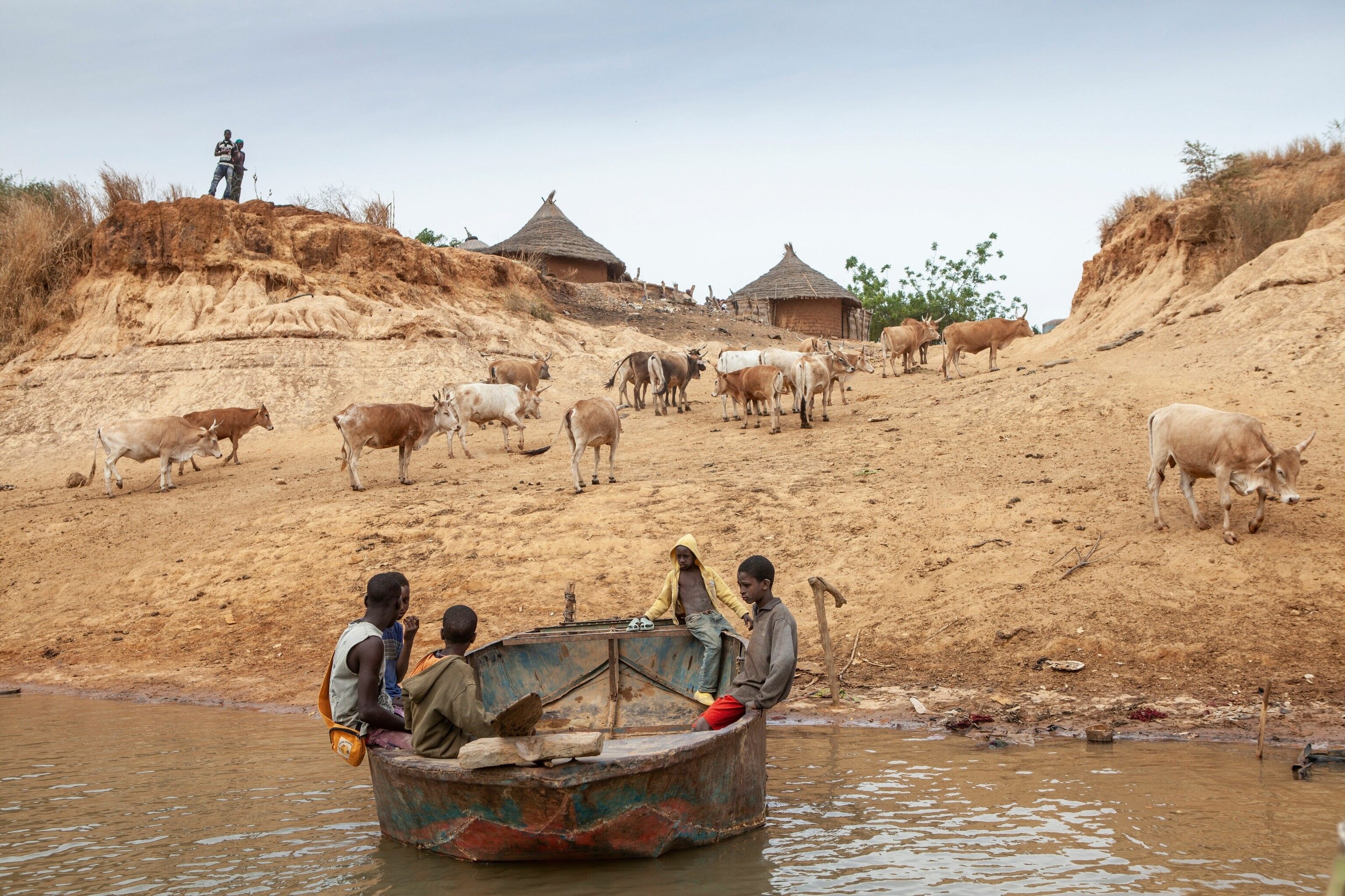 For centuries, the river was a busy transportation route, but since the construction of bridges, many of the country’s goods travel by road. Not all communities have stopped plying the Gambia’s waters, though; in the river’s upper areas, barras (basic boats, made of welded metal sheets) are still used by locals.