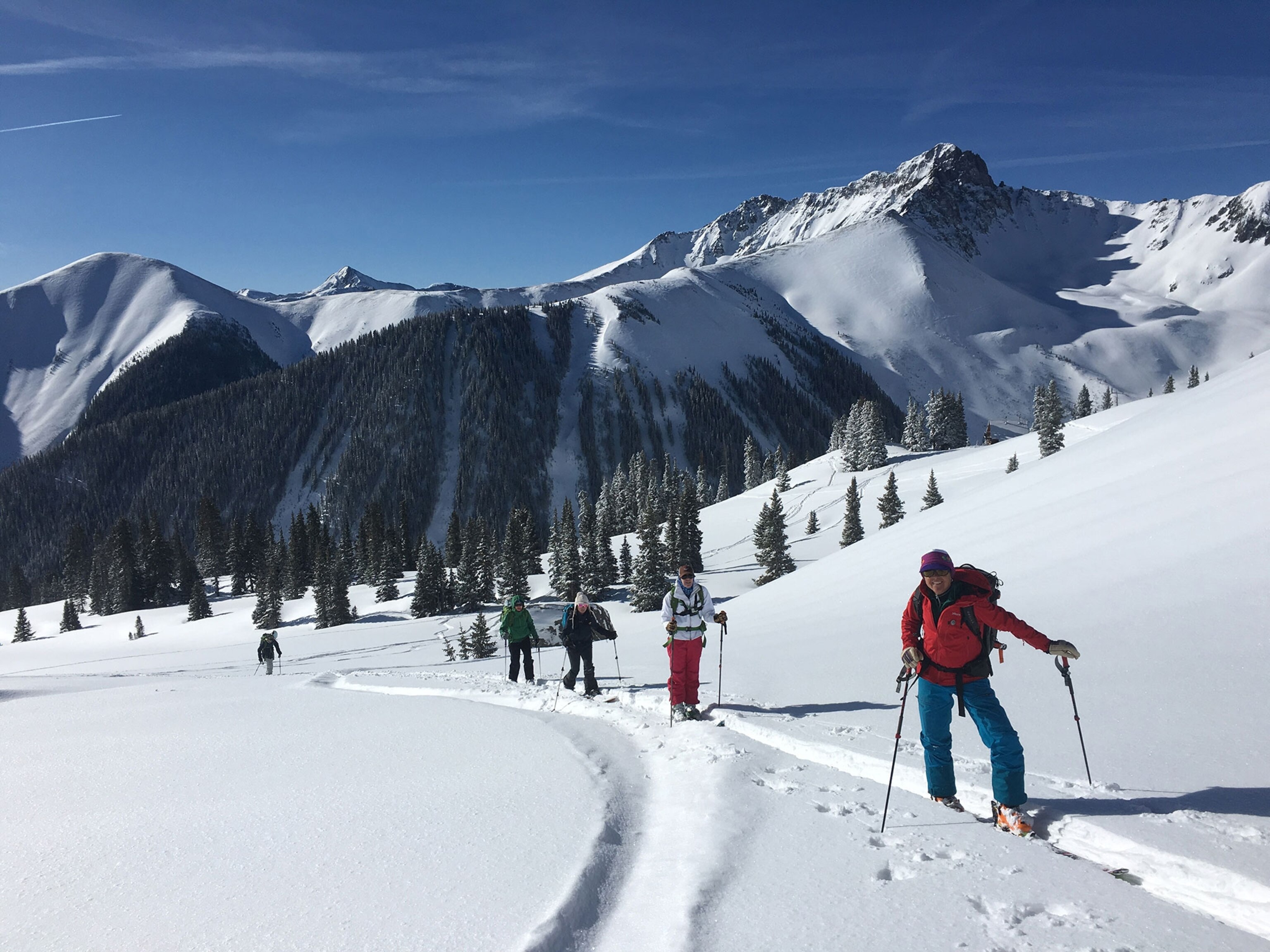 guide Angela Hawse giving pointers on how to set a skin track