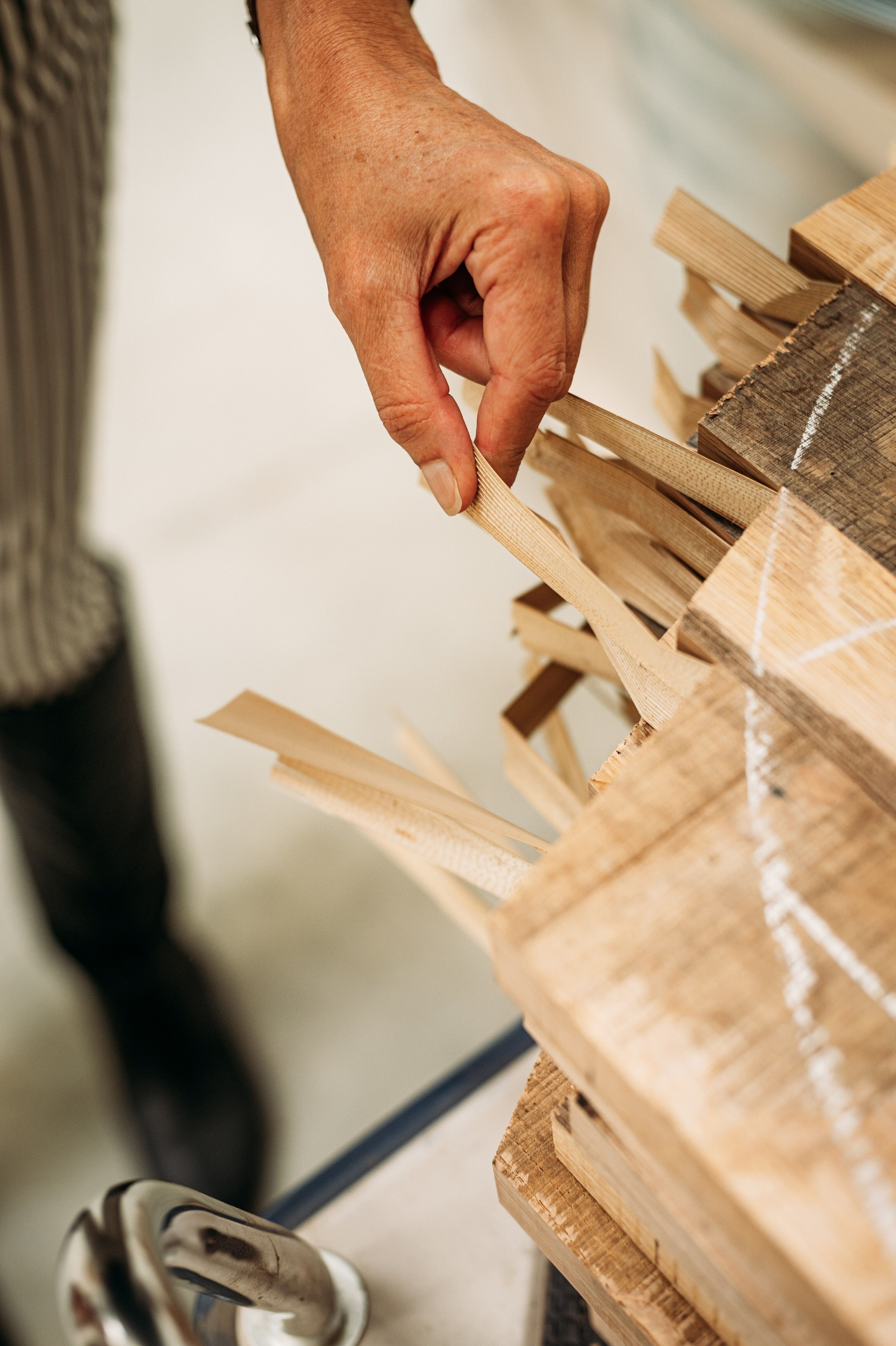 The oak adds its own characteristics to the complex spice and vanilla aromas of the armagnac stored within, and enhances the liquid’s amber hues.