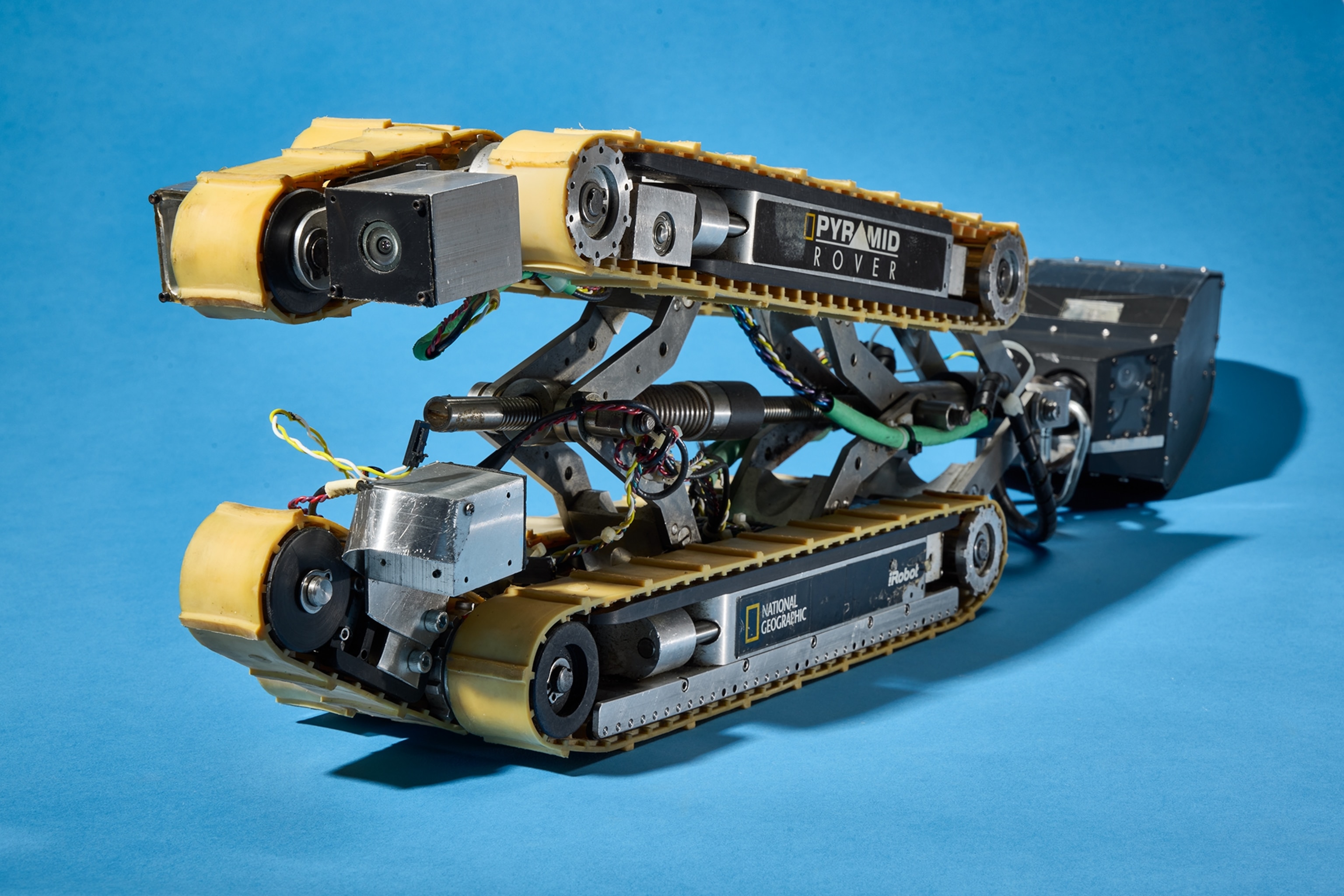 Apparatus looking like folded Swiss army knife or multi-tool.