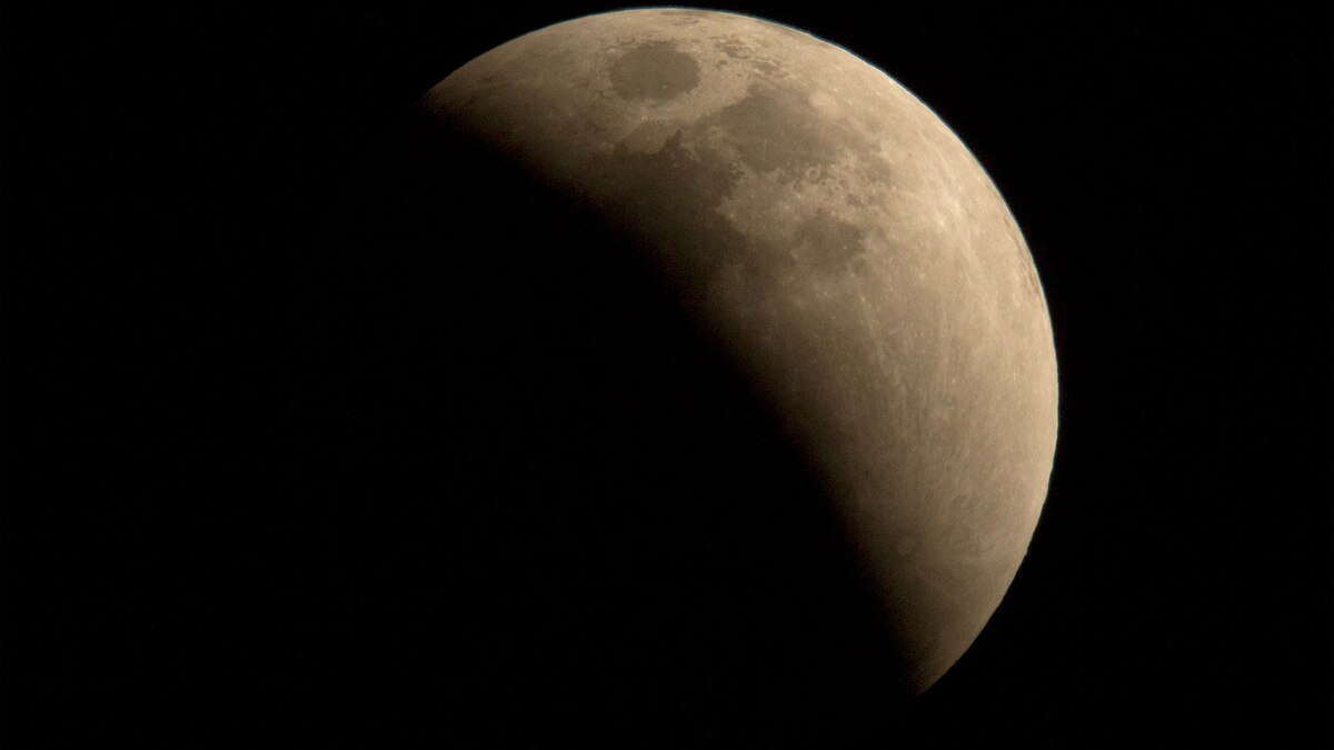 2018 Lunar Eclipse Pictures: See the Super Blue Blood Moon | National ...