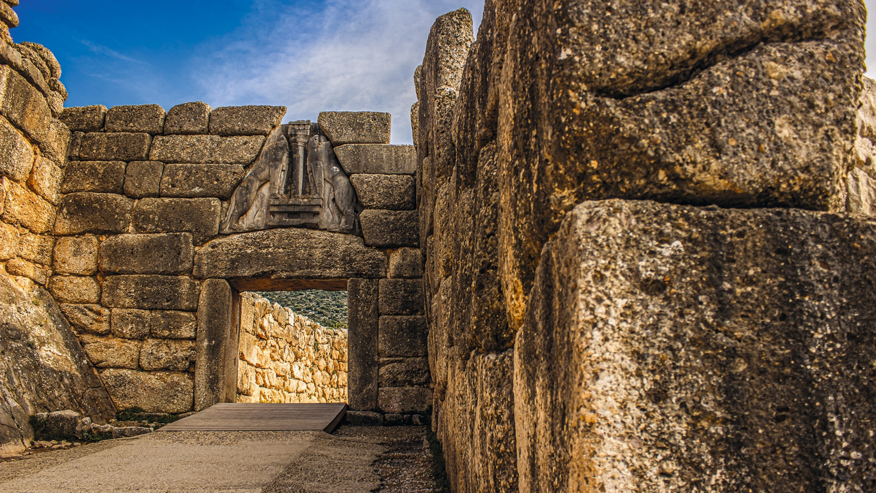 Tour the mighty palaces of the heroes of the Iliad
