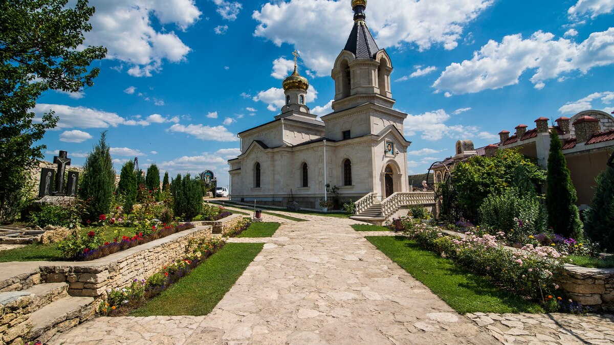 Moldova Travel Guide