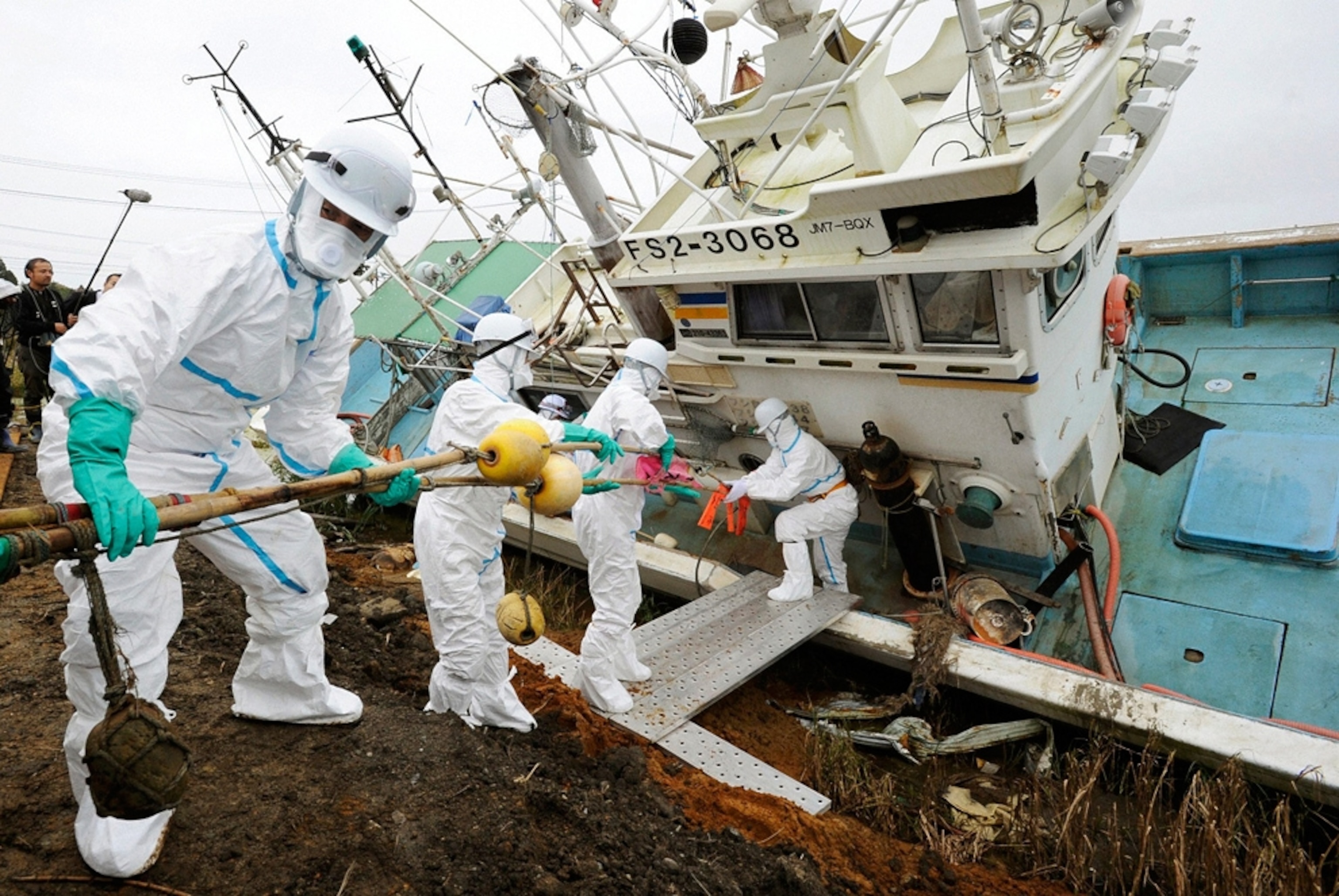 Volunteers help in radioactive cleanup of a fishing boat