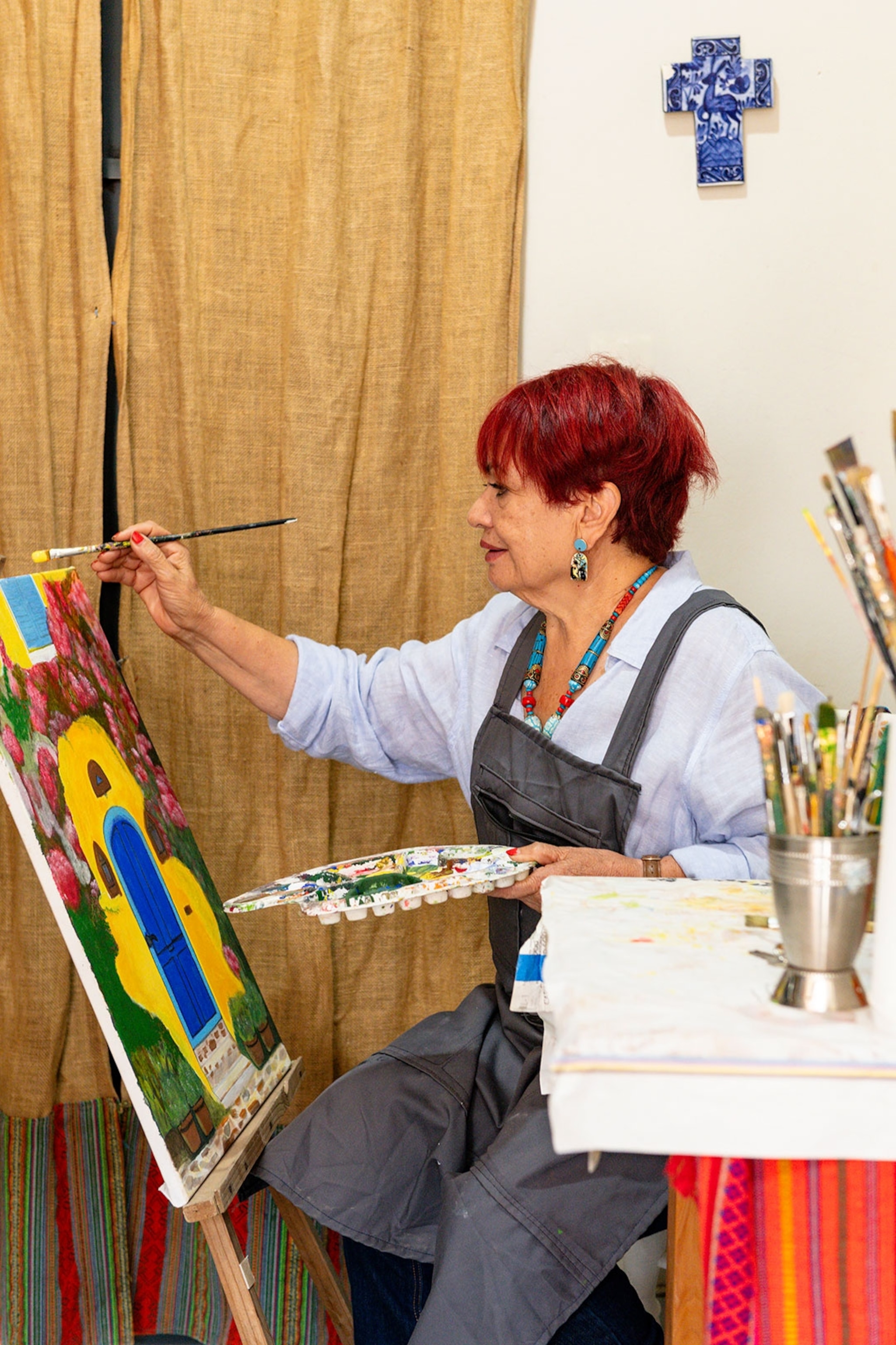 A woman painting a landscape in El Salvador.