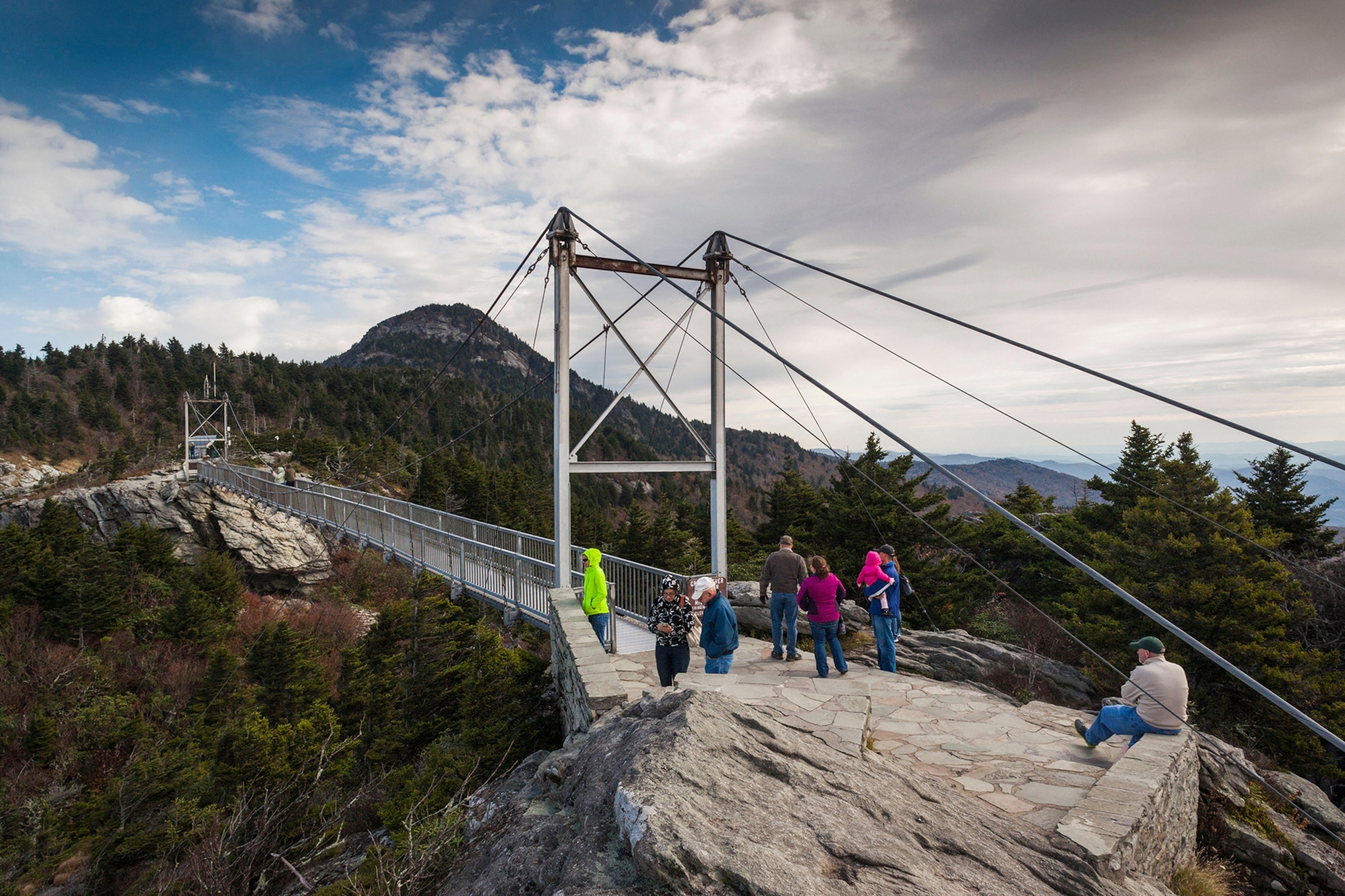 USA, North Carolina, Grandfather Mountain State Park, The Swinging Bridge