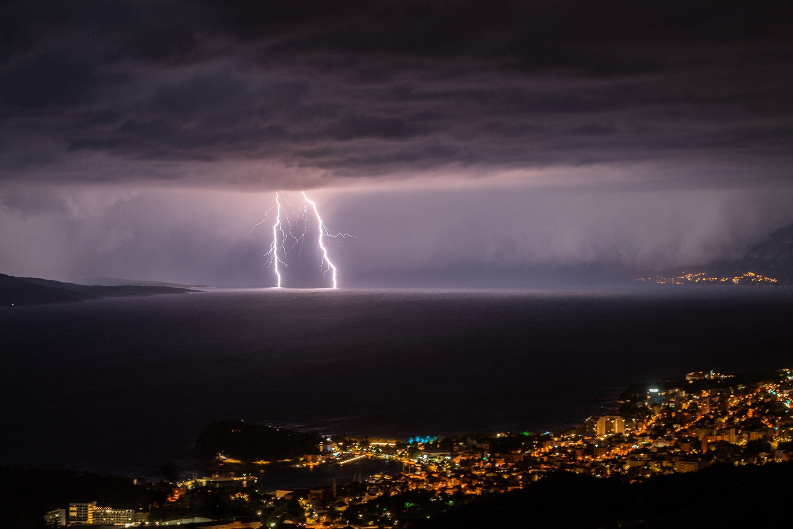 The science of 'superbolts,' the world's strongest lightning strikes