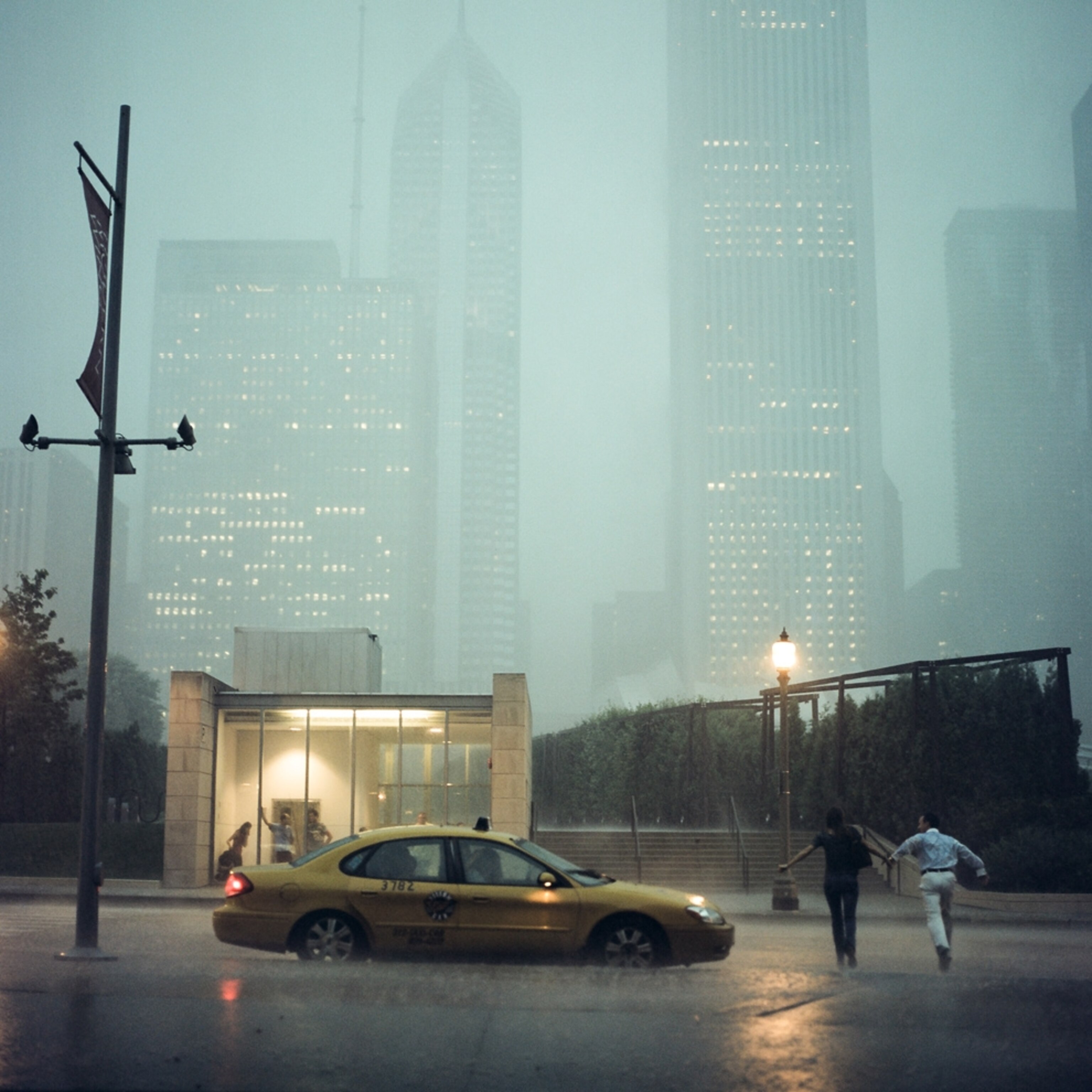 Chicago picture: people caught in a rainstorm
