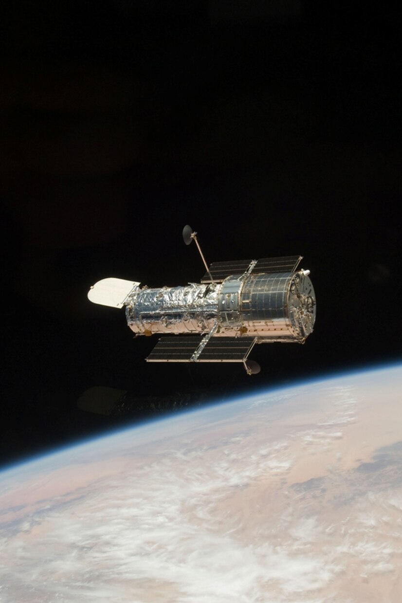 How much did it cost to build the hubble telescope kobo building