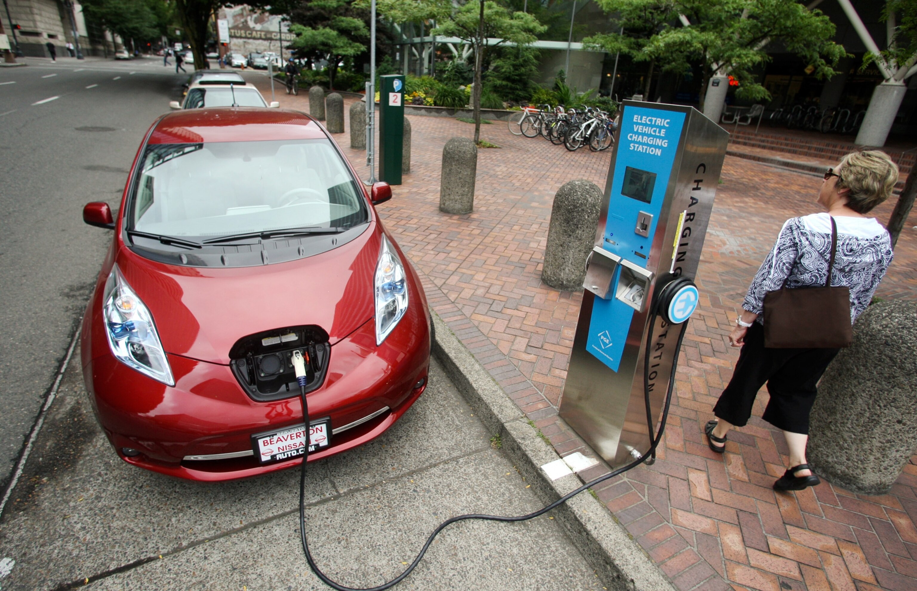 Electric car picture - Nissan Leaf