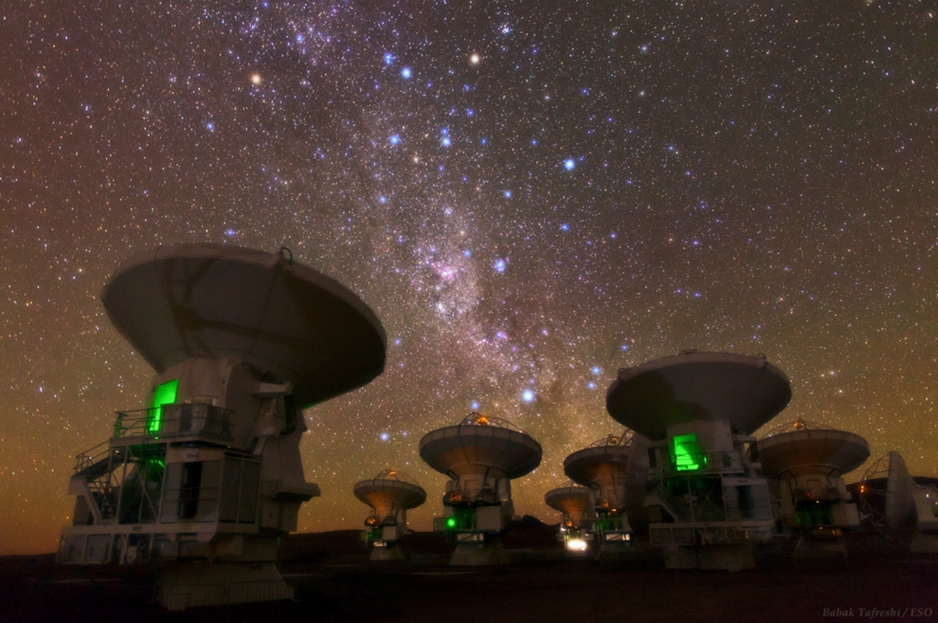 ALMA picture: Starry skies over the observatory in Chile
