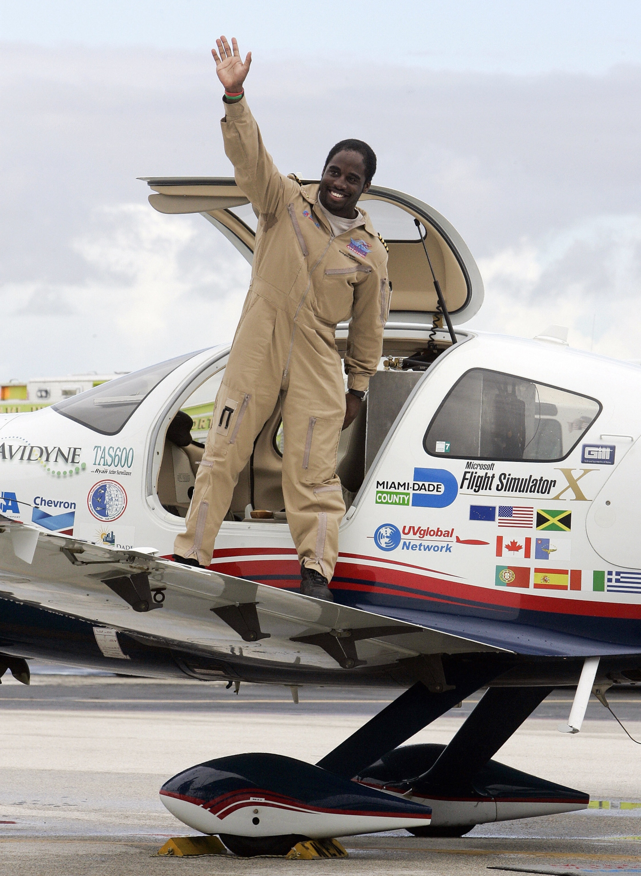 Babar and Haris Suleman receiving flowers.
