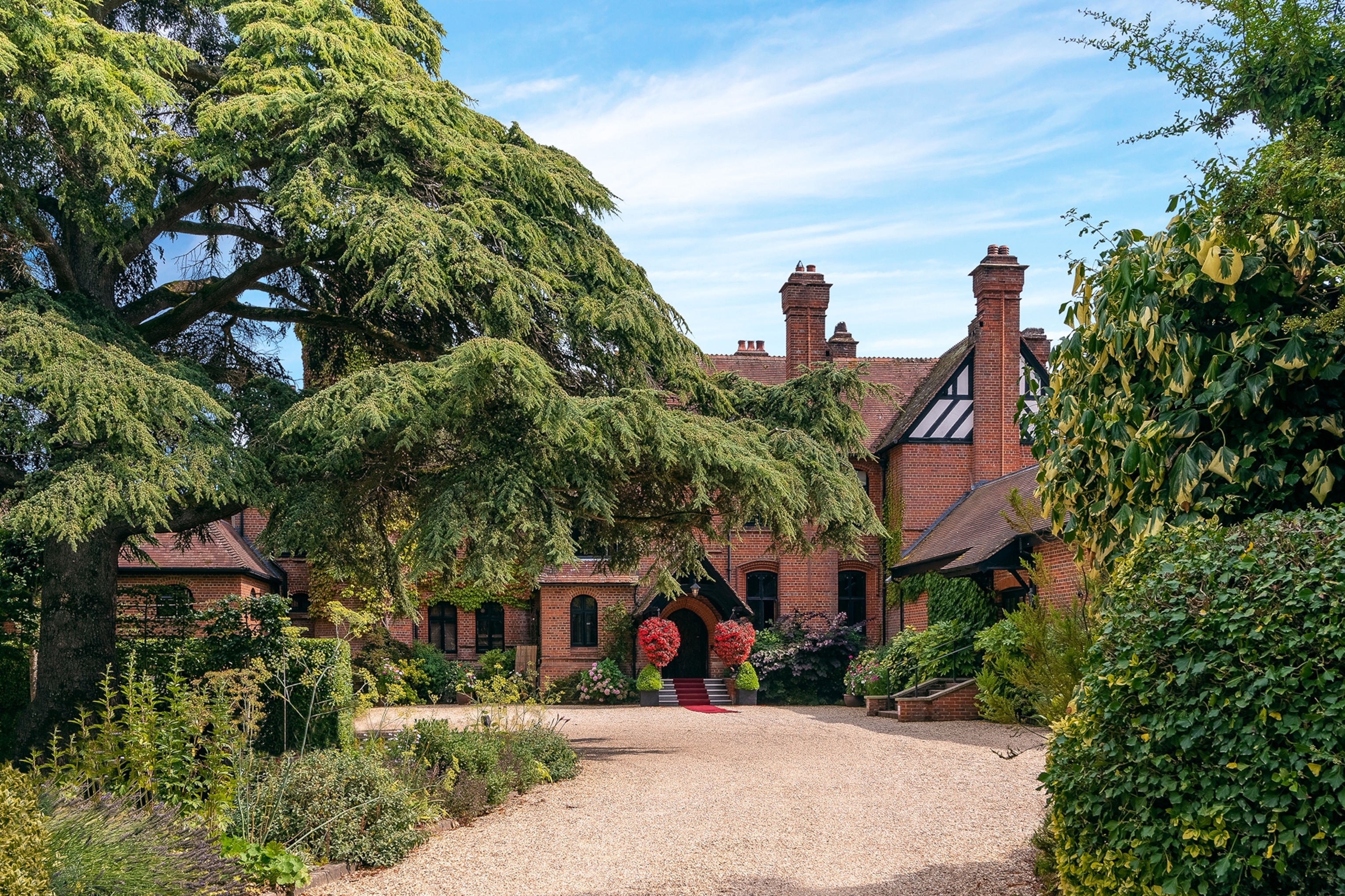 careys manor exterior