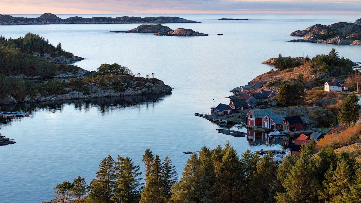 What Norway's midnight sun season is like—in pictures