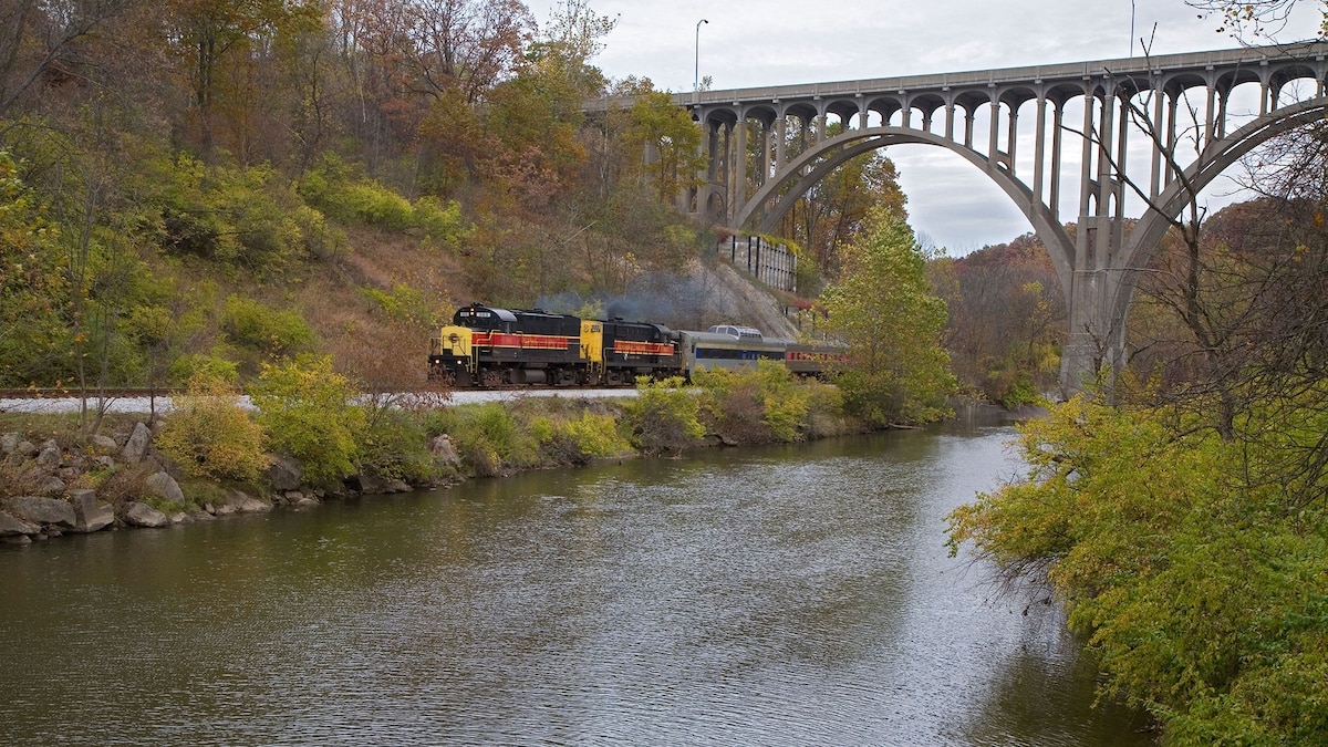 Cuyahoga Valley Scenic Railroad, With Vintage Zephyr Cars, Is Worth the