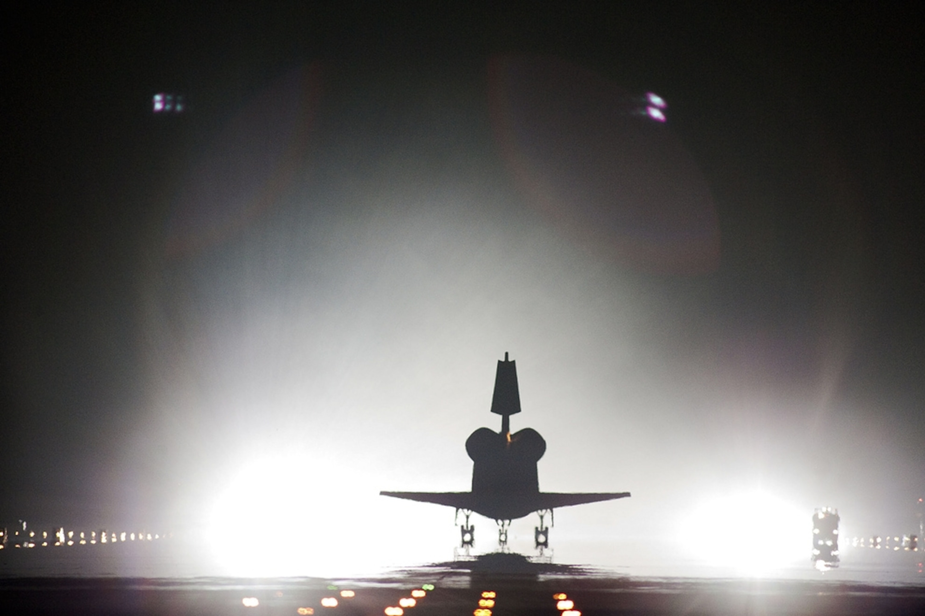 Space picture: the space shuttle Endeavour lands in Florida.
