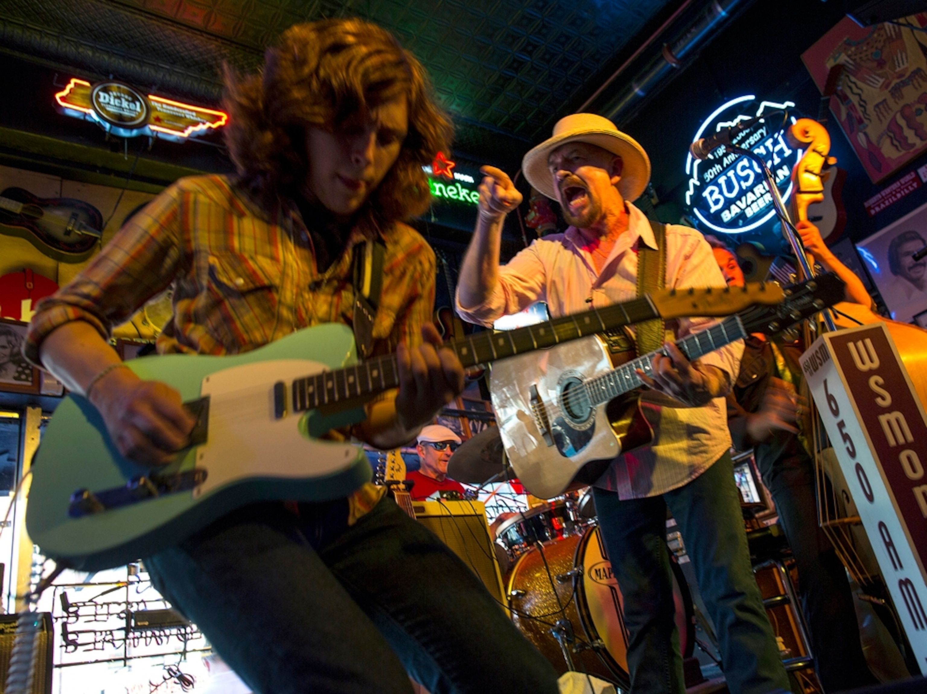 musicians playing at Robert's Western World honky-tonk, Nashville