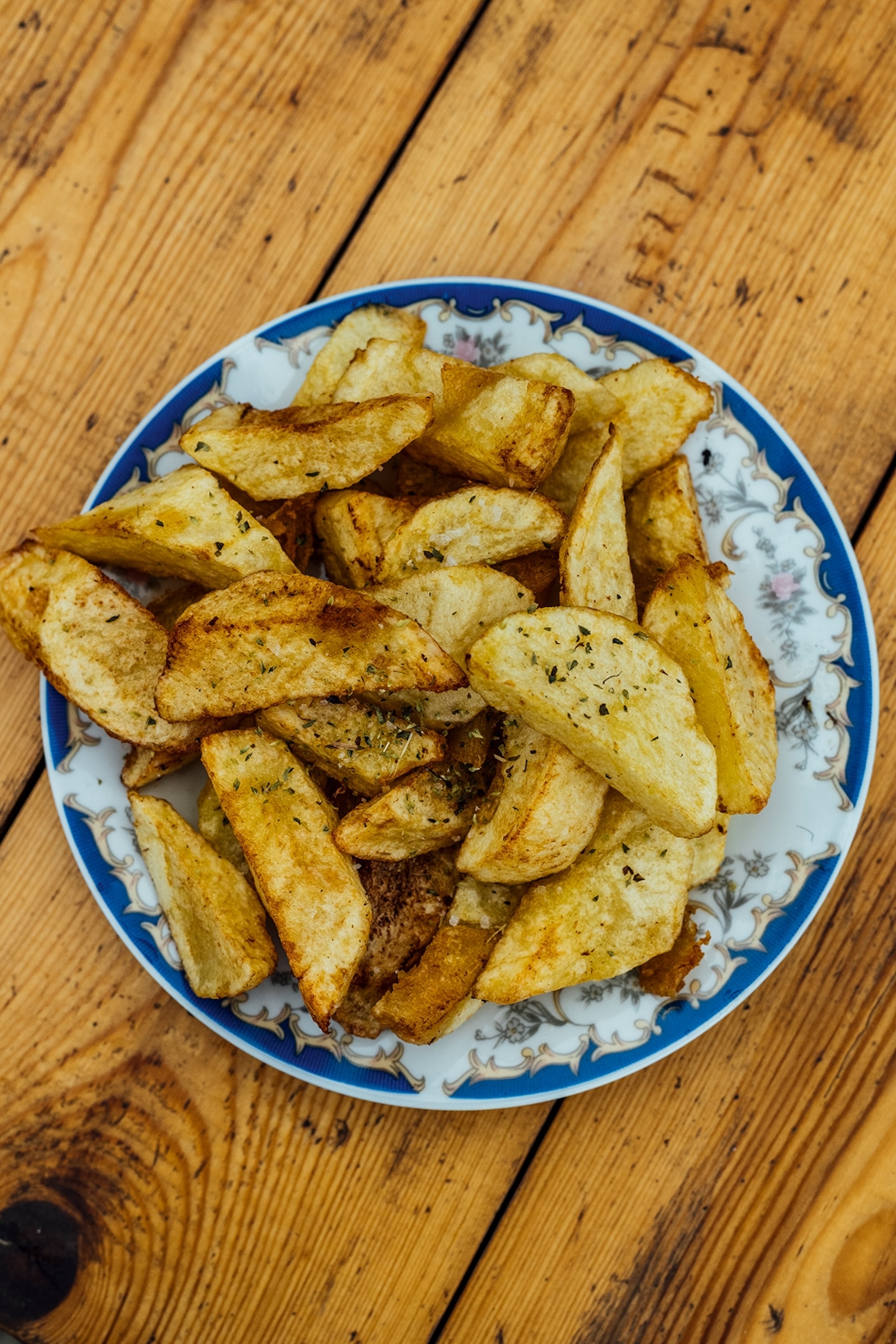 A plate of fried potatoes.