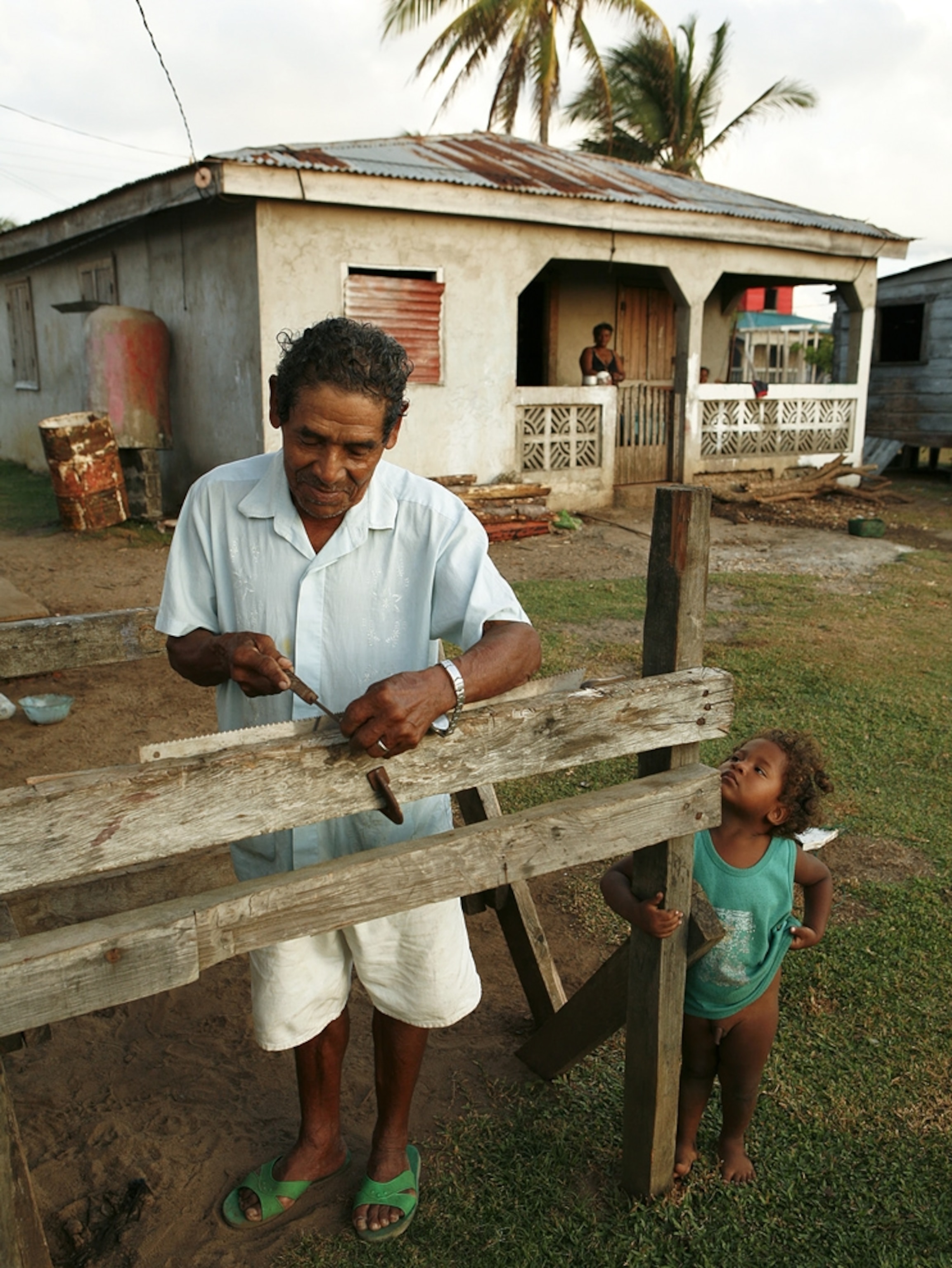 A resident of Tasbapauni, Nicaragua fixes a fence.