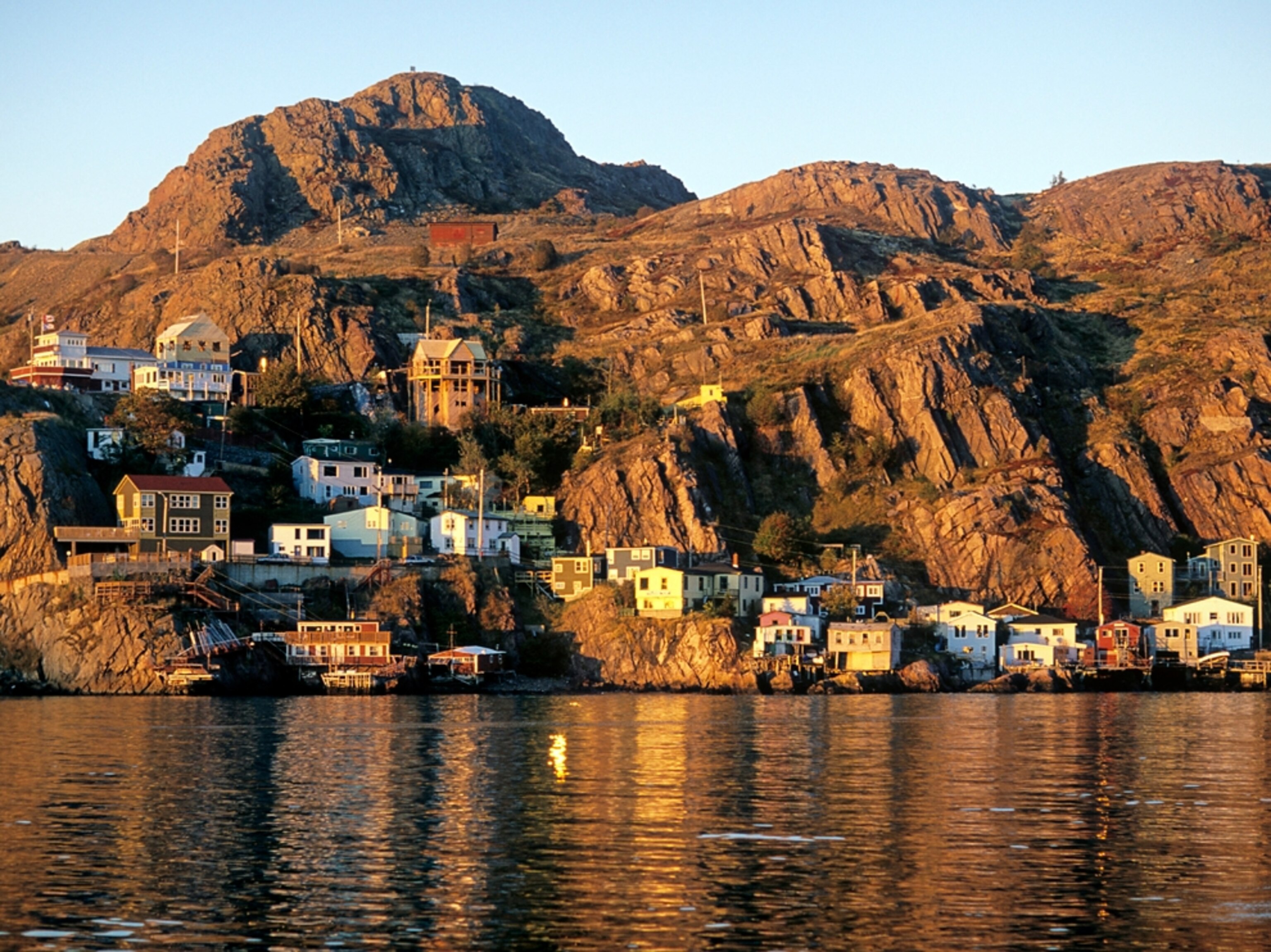 Newfoundland houses shore