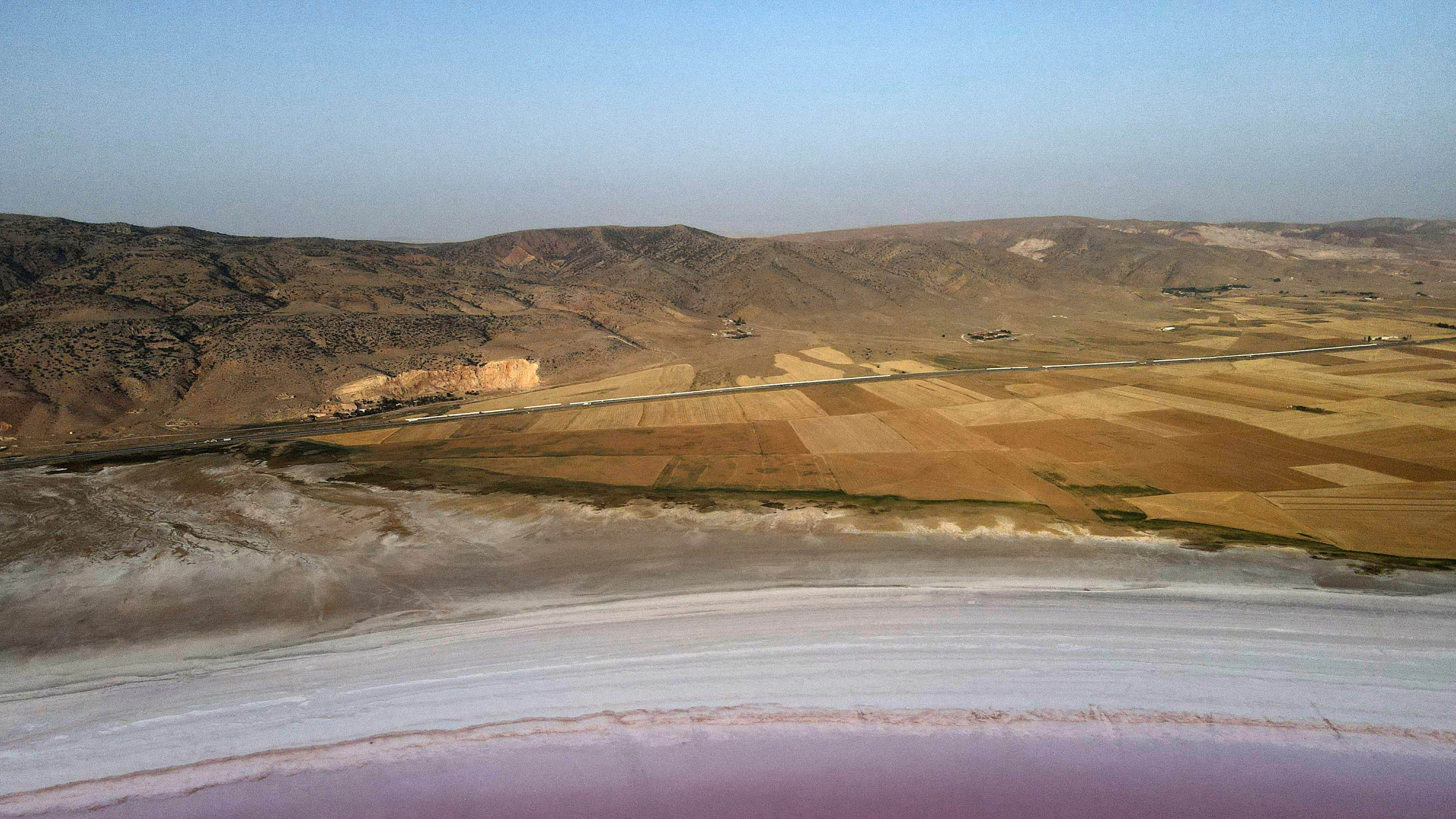 What happens when a country loses most of its lakes?