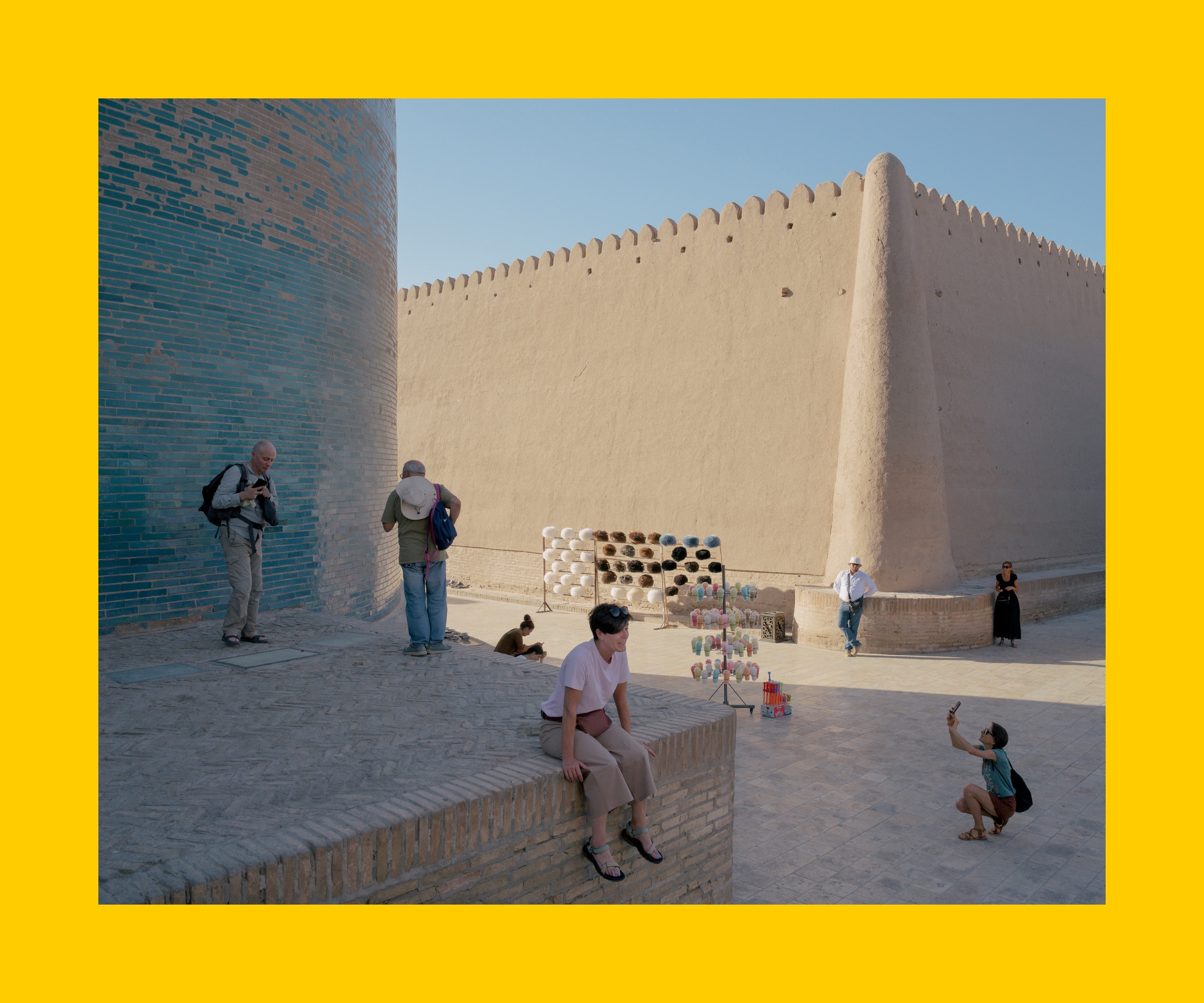 Tourists next to the Kalta Minor.