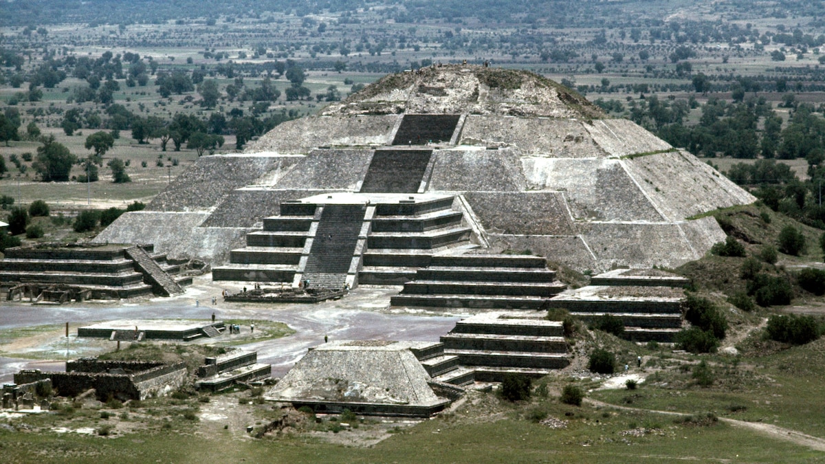 Tunnel Discovered Under Pyramid of the Moon in Teotihuacán Mexico |  National Geographic