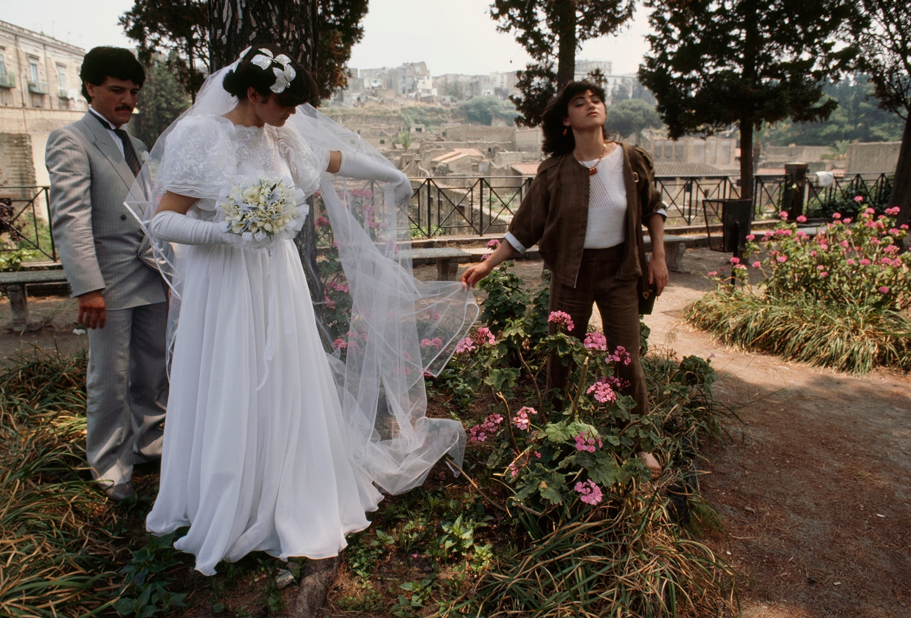 Newlyweds pose before Herculaneum's ruins.
