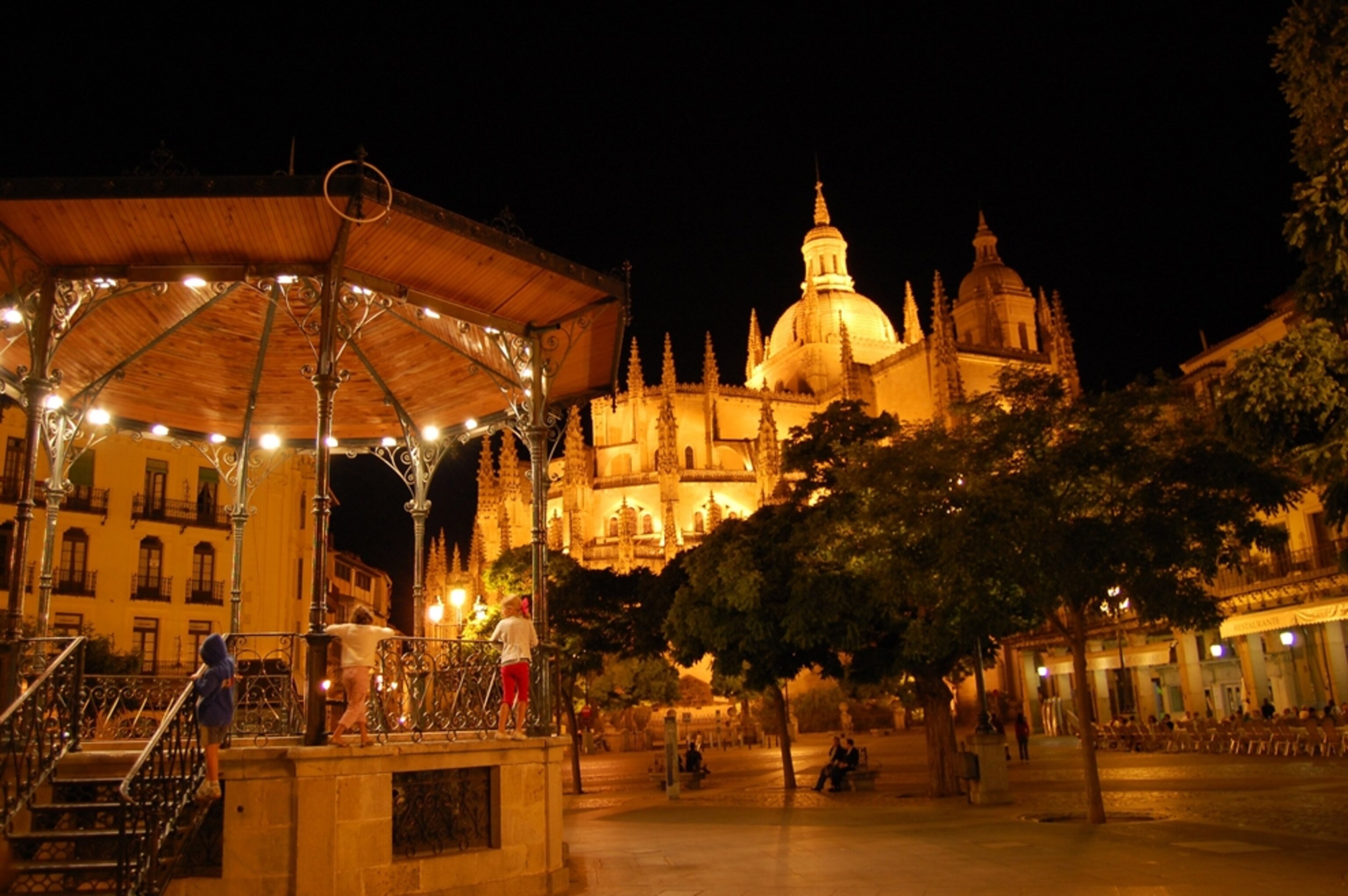 Children playing in Plaza Mayor