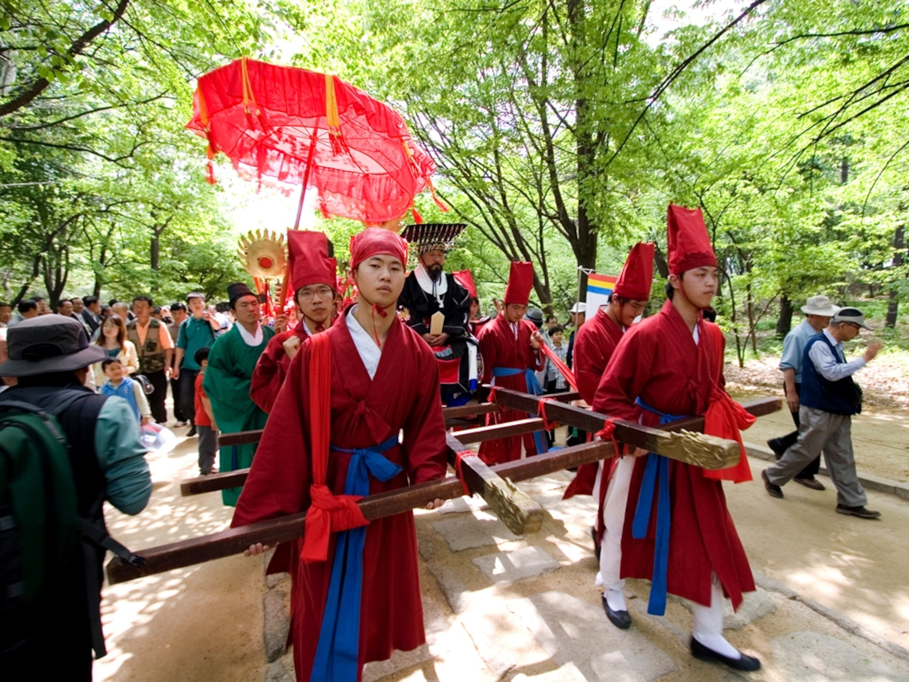 Procession of royal family members