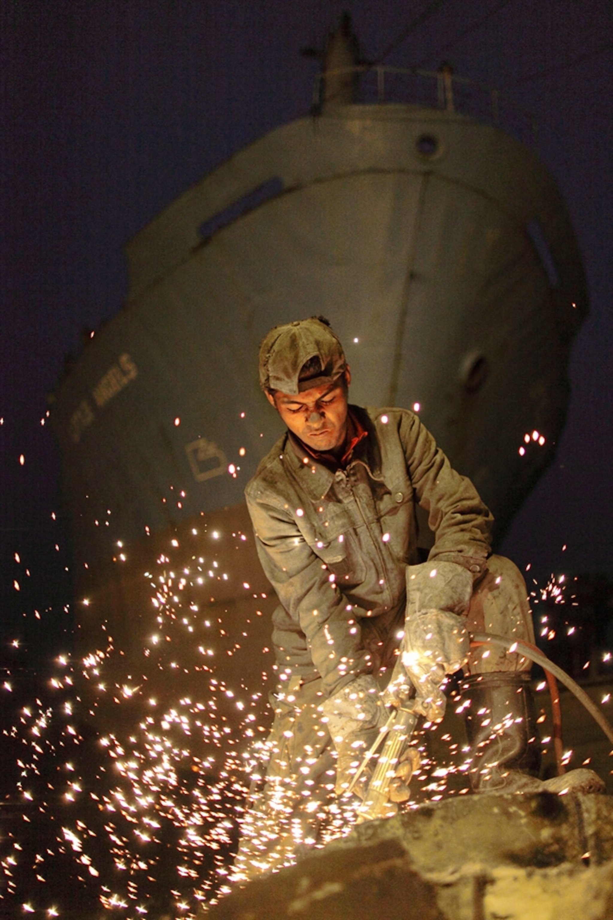 Bangladesh picture: young welder in a shipbreaking yard -- for best pictures of September photo gallery