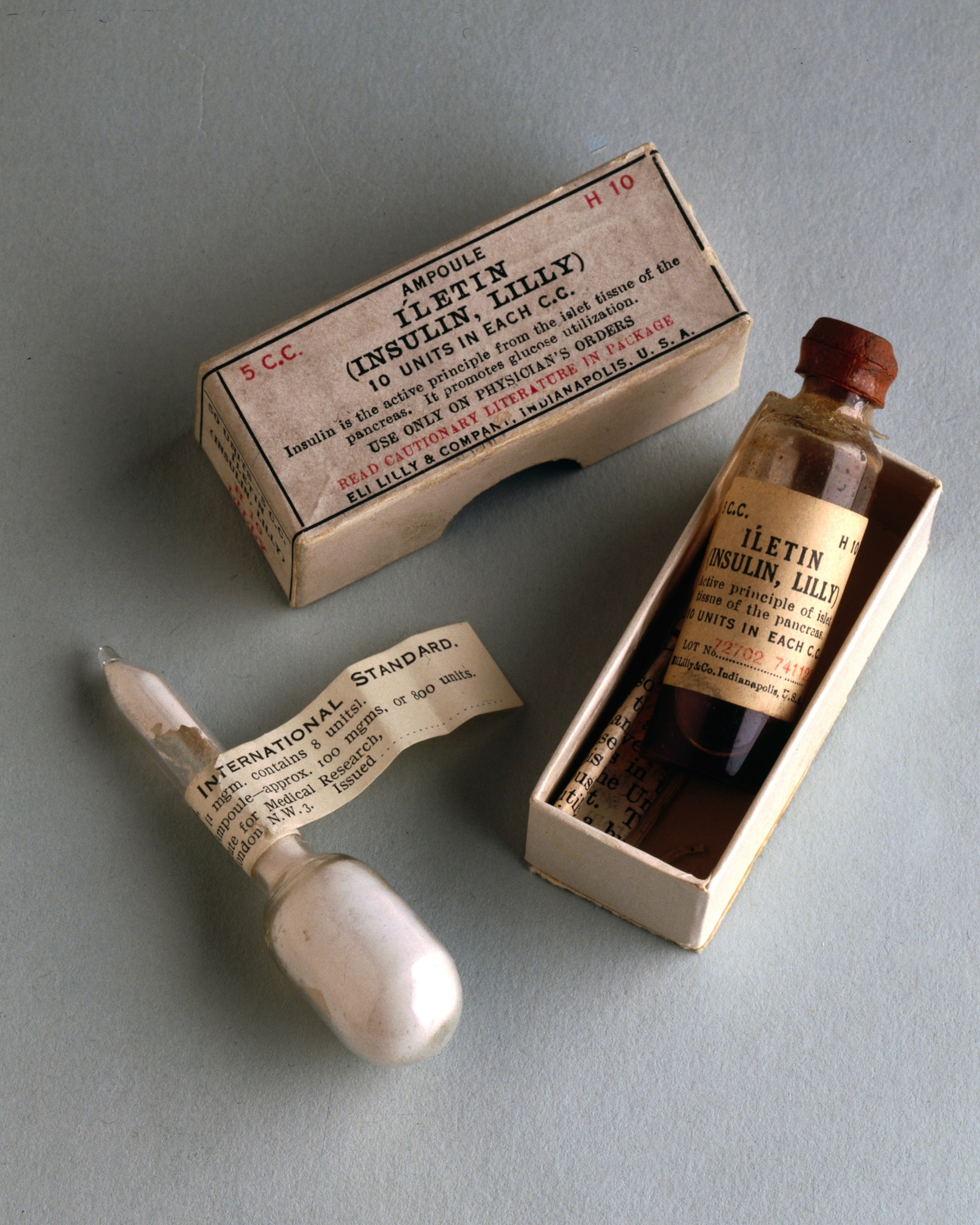 Early ampoules of insulin