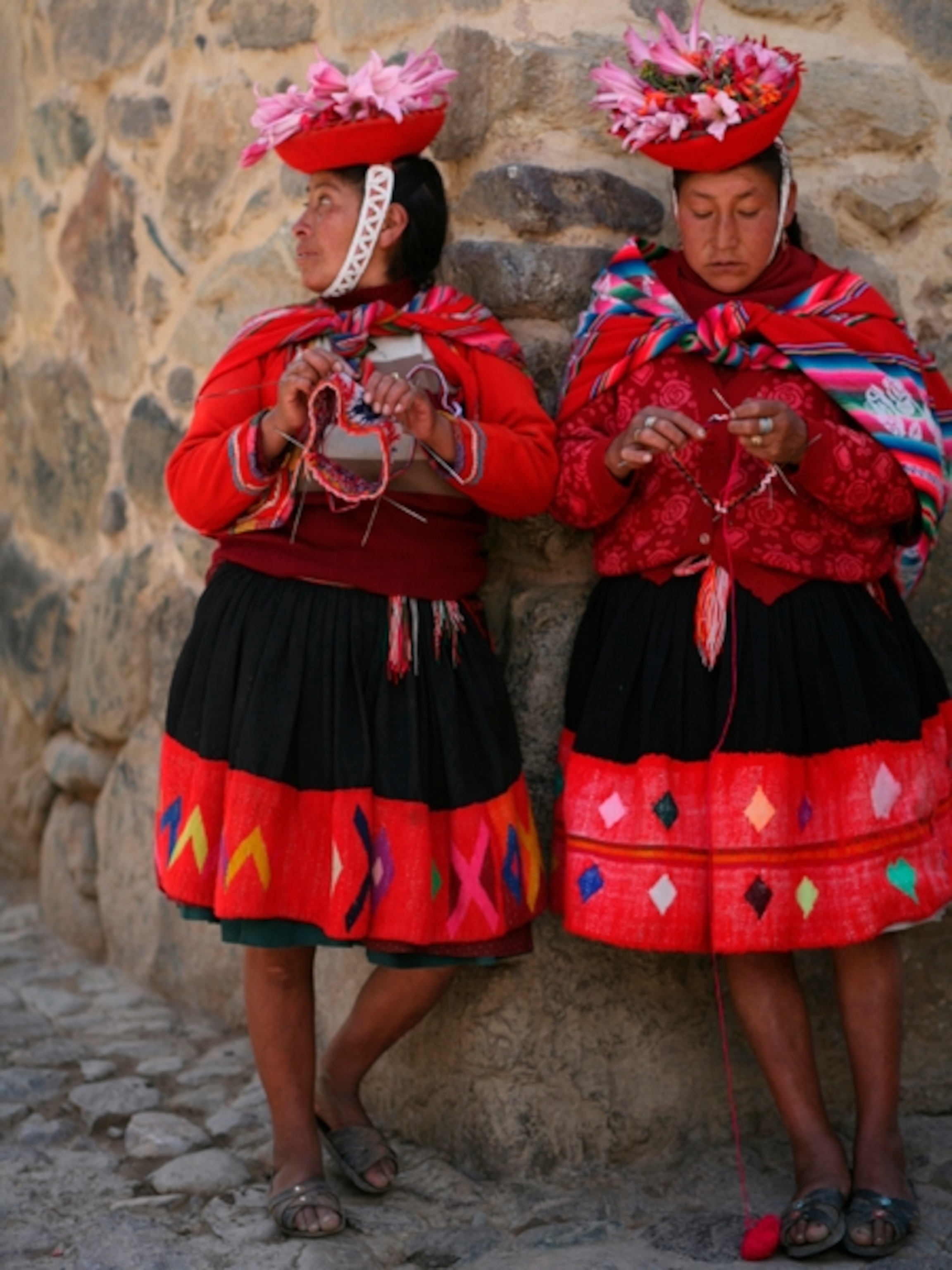 women knitting in village of Ollantetambo