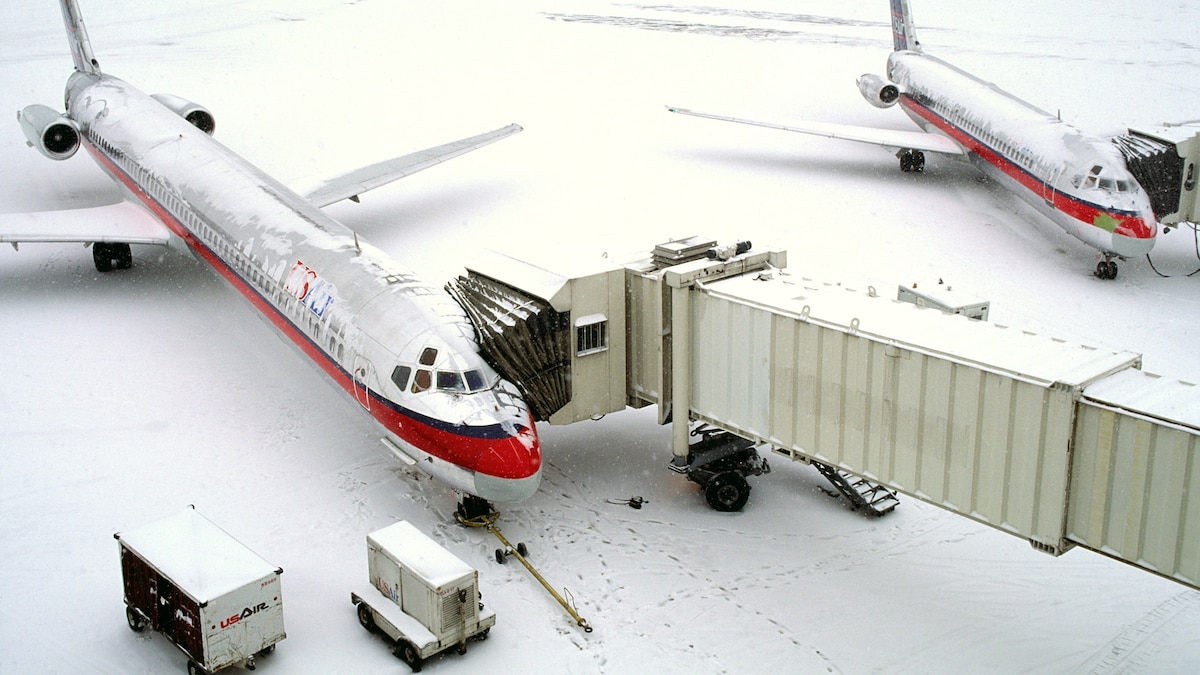 Storm Warnings How Do Airlines Know If It's Safe to Fly in Bad Weather?