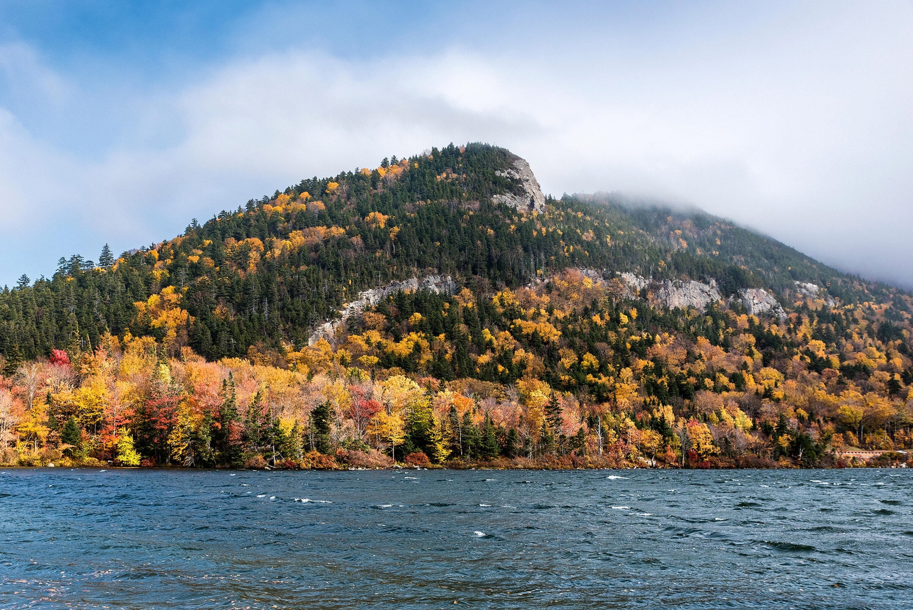Echo Lake in Franconia Notch State Park, New Hampshire, USA