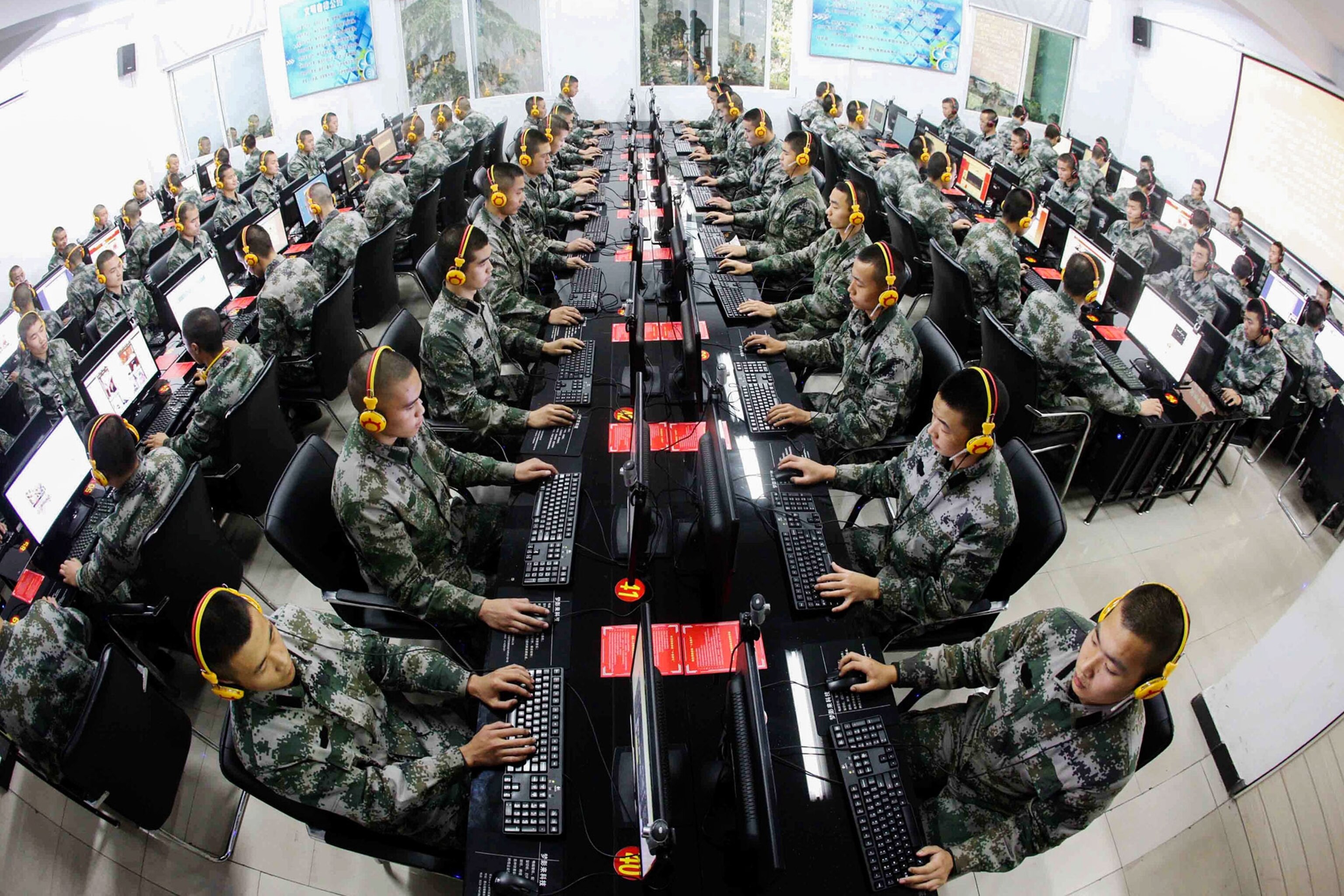 Chinese soliders on computers