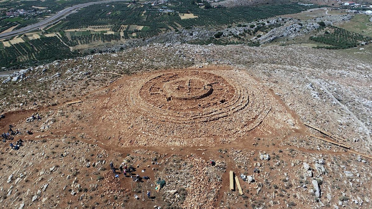 Builders discovered an ancient Minoan ruin on Crete. Then, things got ...