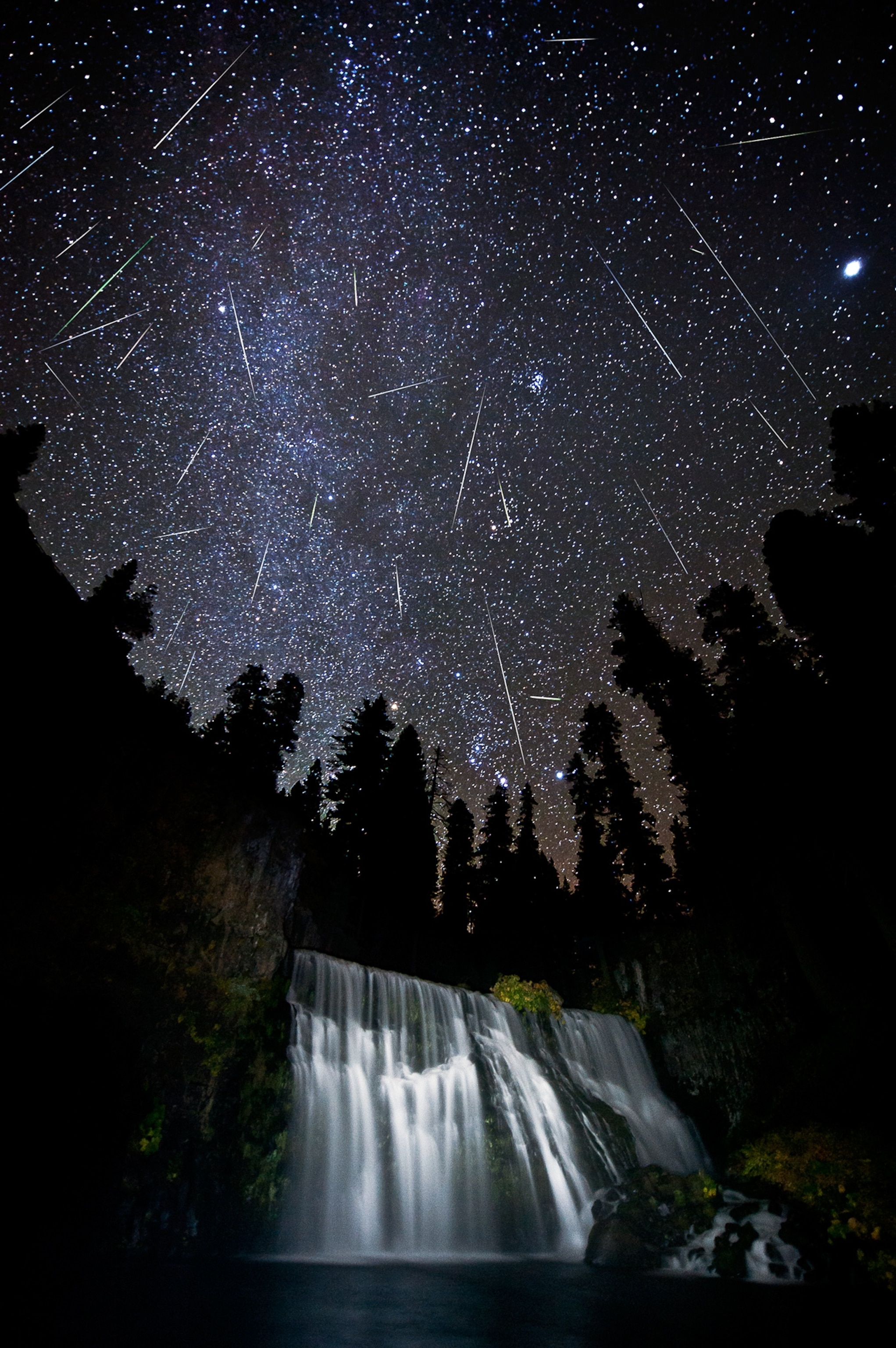 A multiple-exposure photograph of a night's Orionid meteors.