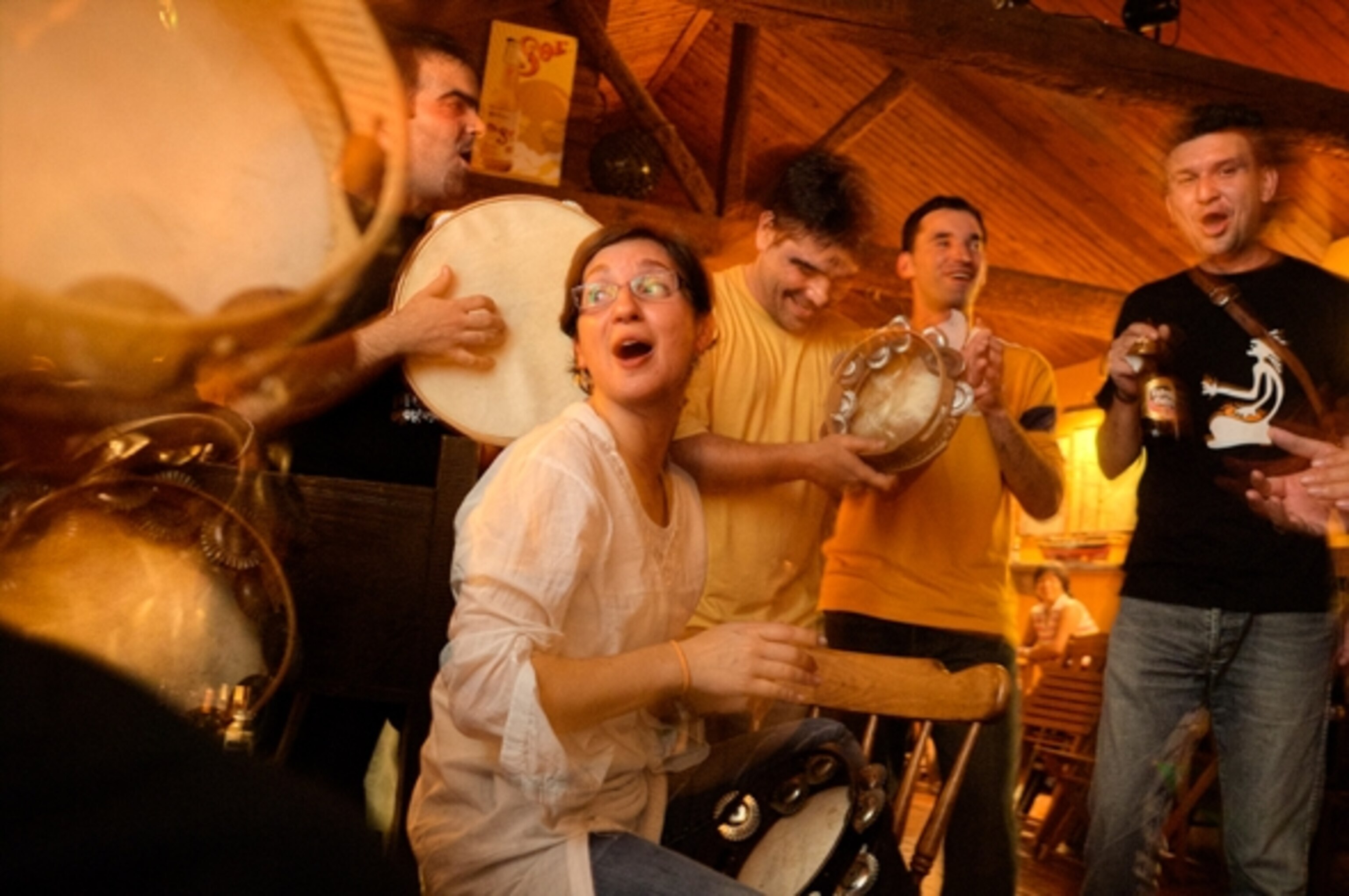 The Bar de Fredi in Espasante is a popular spot for Celtic music, with the revelry lasting into the wee hours. (Photograph by Jim Richardson)