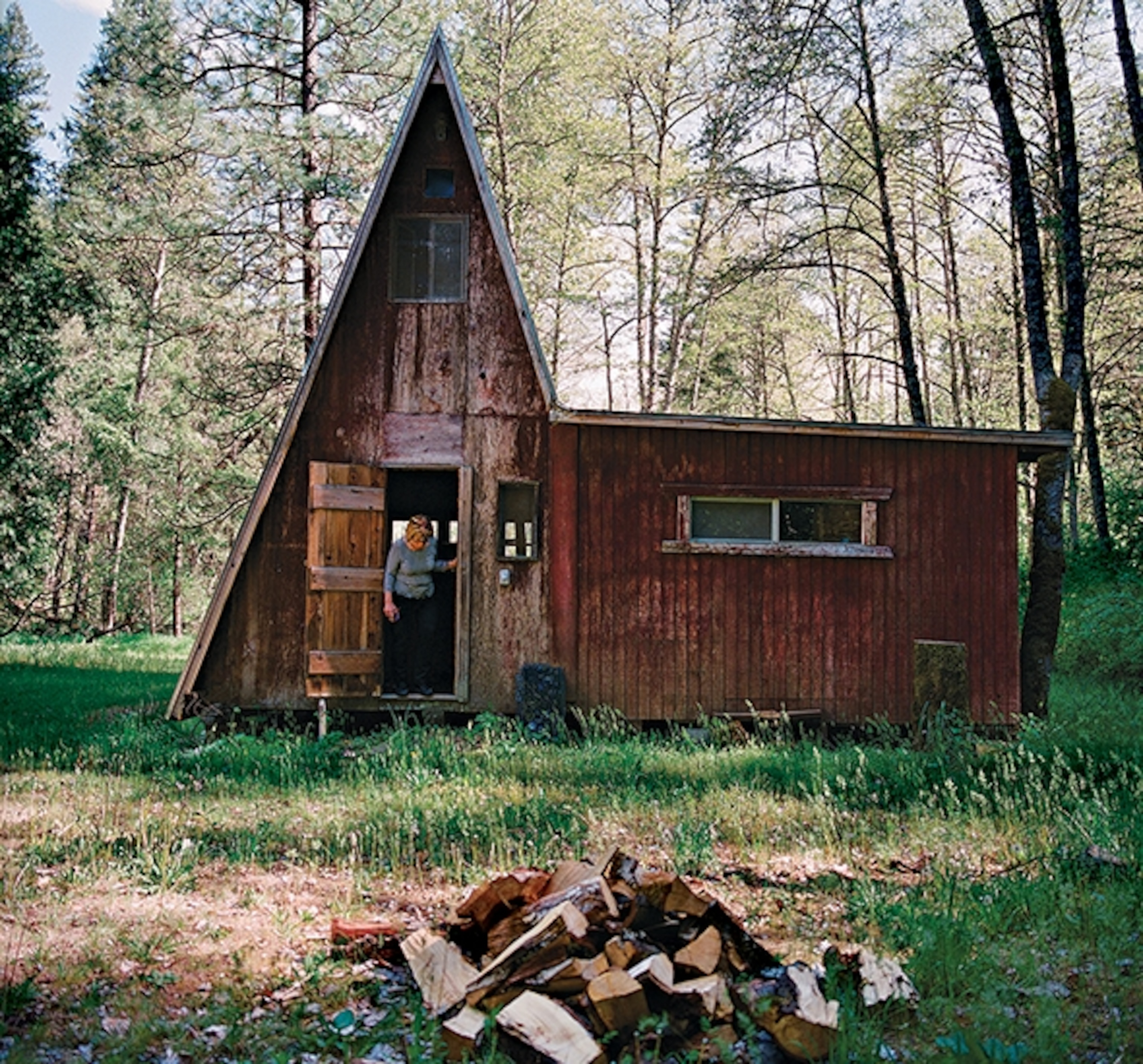 The author confronts memories at a weather-beaten cabin outside Weaverville, in Trinity County. (Photograph by Clay McLachan)