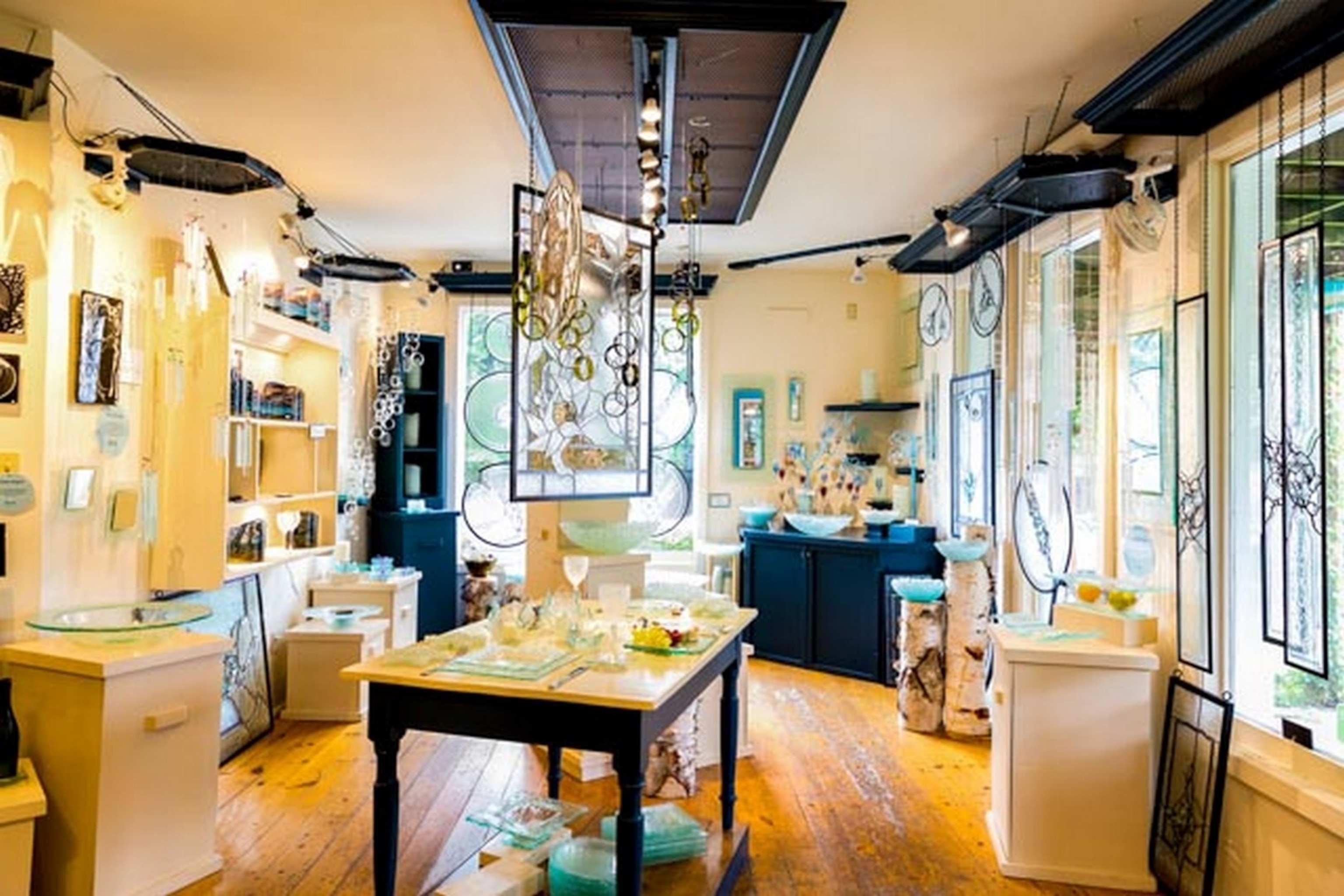 The Hanscomb Glass studio and store designs Ontario